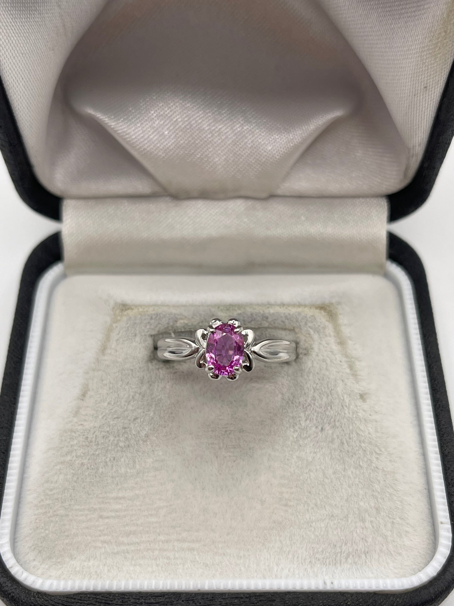 18ct white gold pink sapphire ring