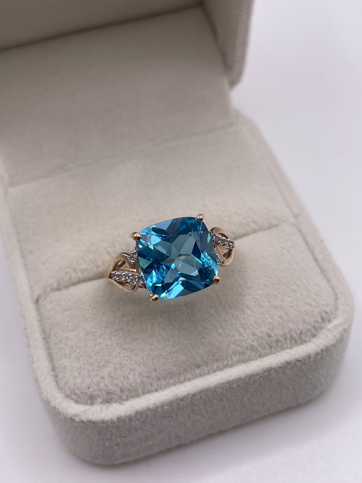 9ct gold blue topaz and zircon ring