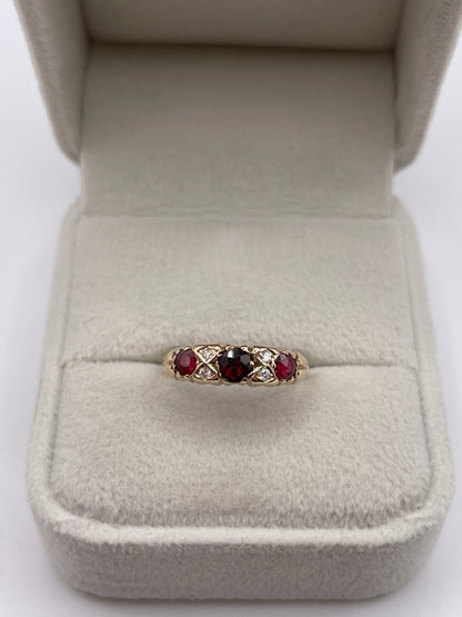 9ct gold garnet and diamond ring