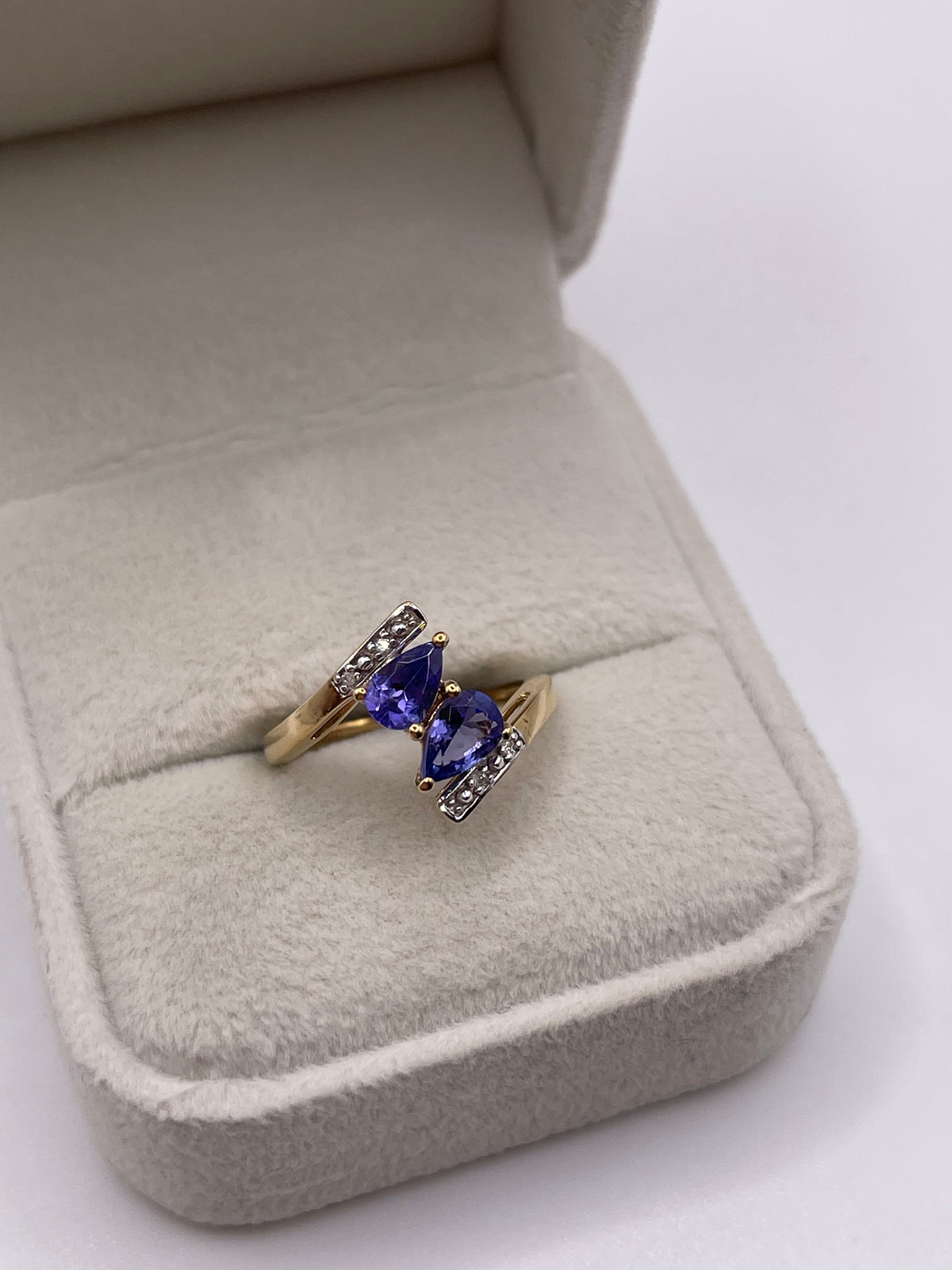 9ct gold tanzanite and zircon ring