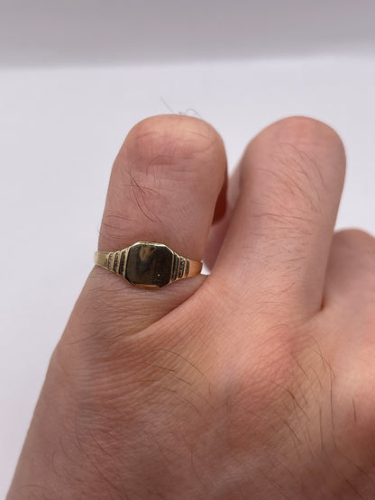 9ct gold signet ring