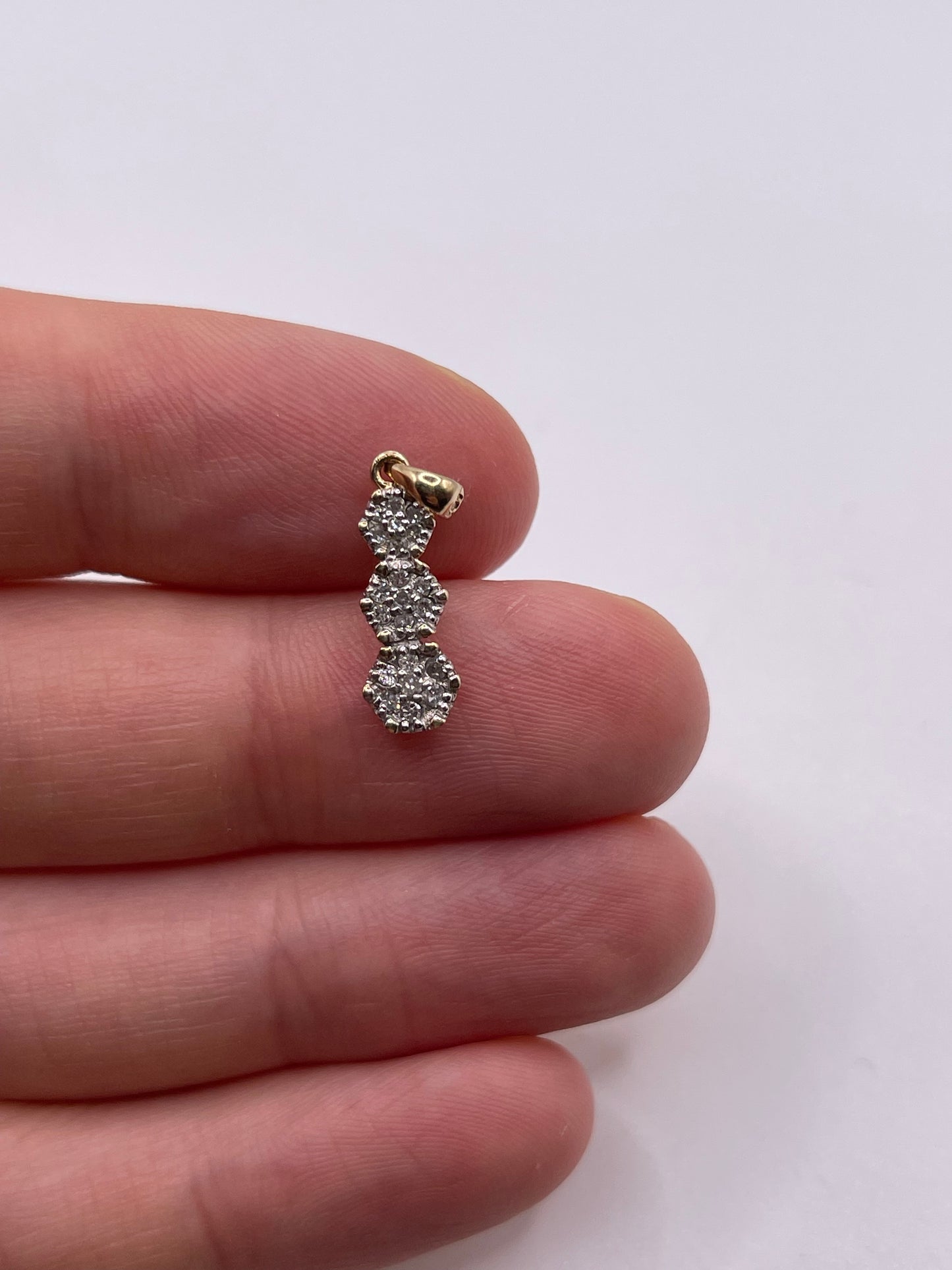 9ct gold diamond cluster pendant