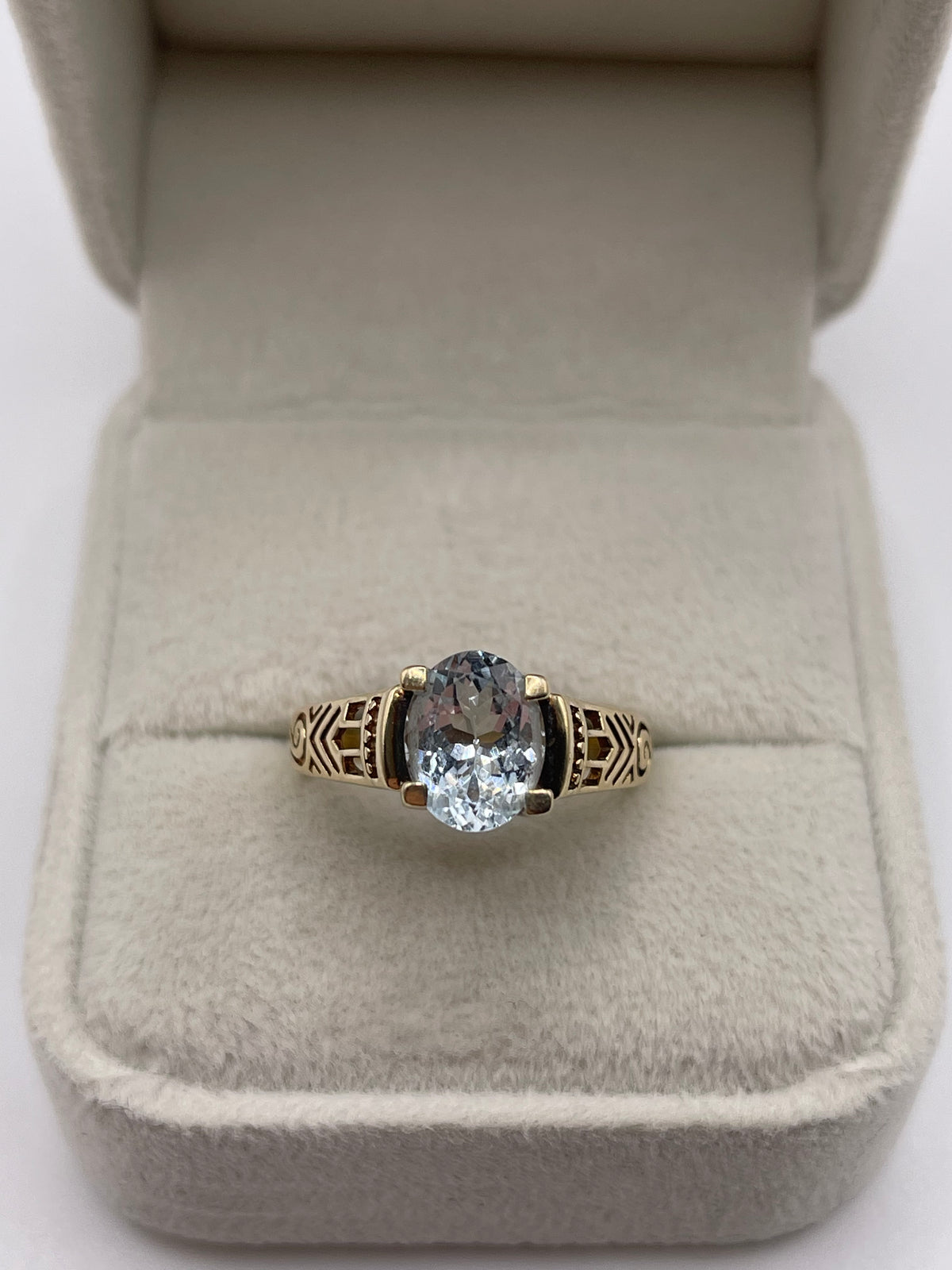 9ct gold aquamarine ring