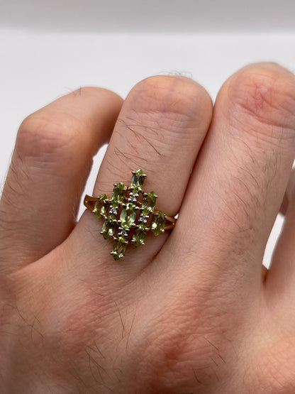 9ct gold peridot and diamond ring