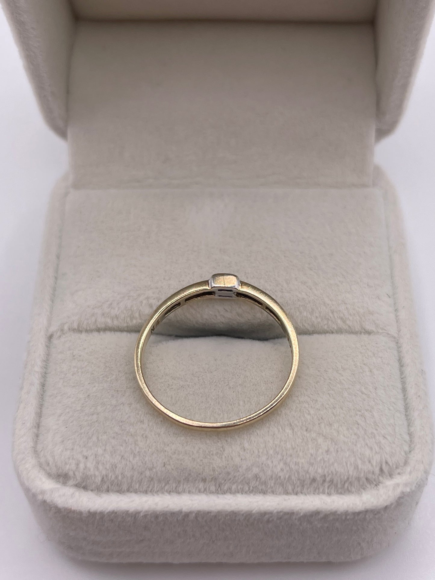 9ct gold diamond ring