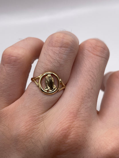 9ct gold praying hands ring