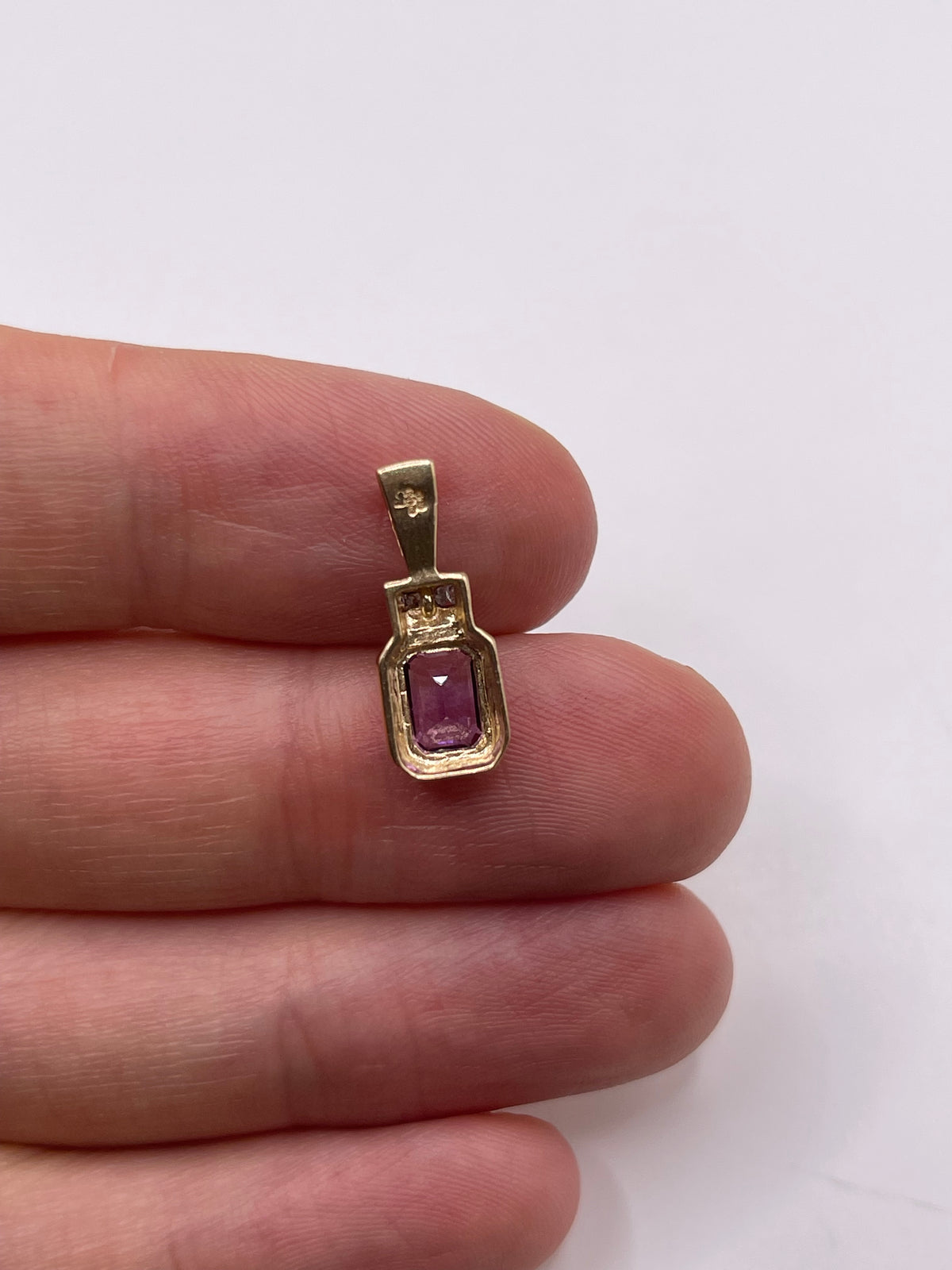 9ct gold amethyst and diamond pendant