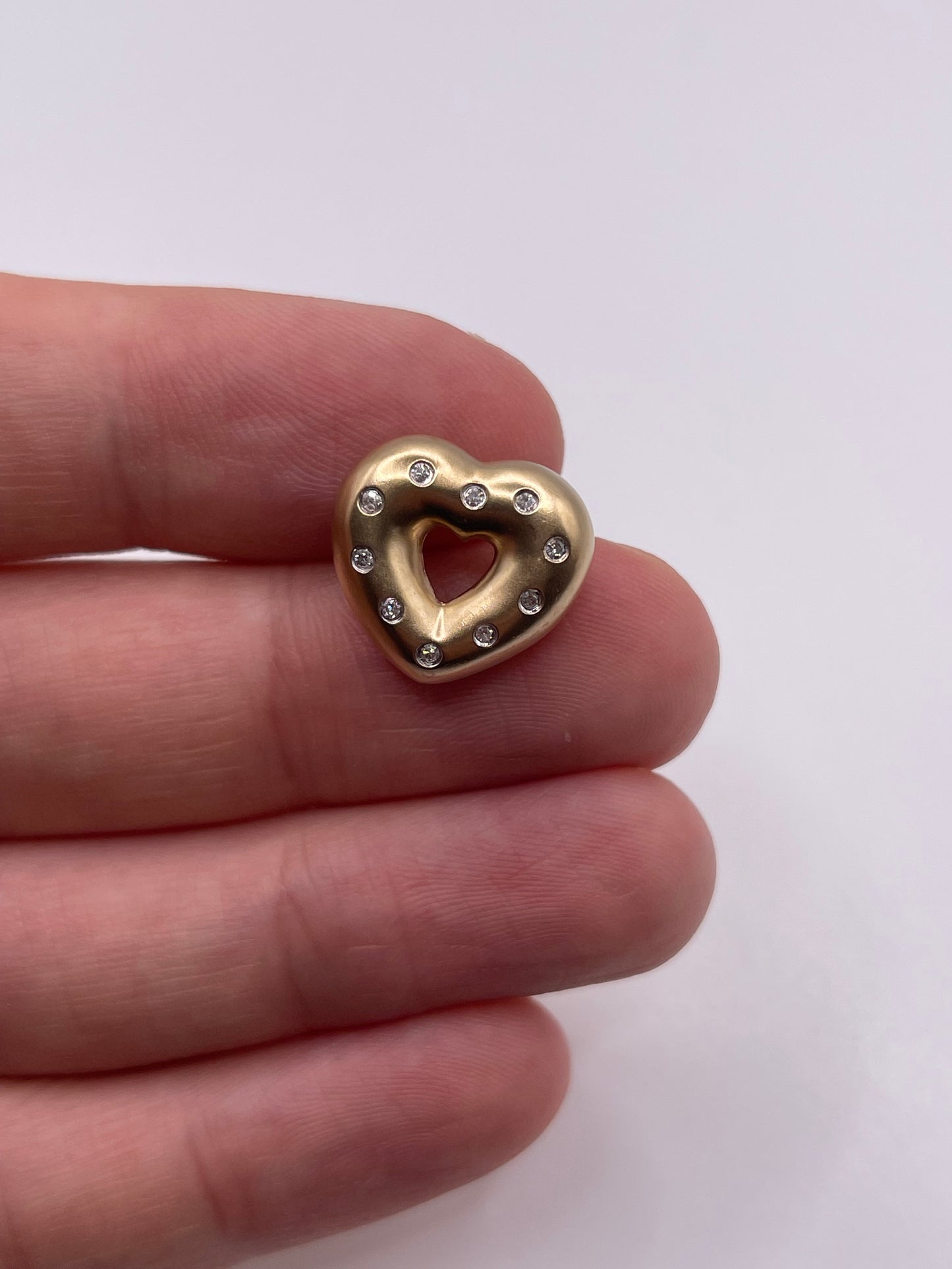 9ct gold diamond heart pendant