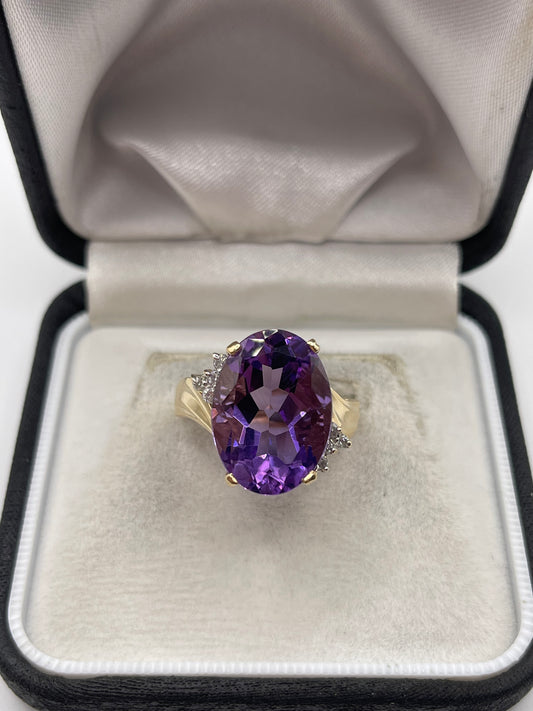 9ct gold amethyst and diamond ring