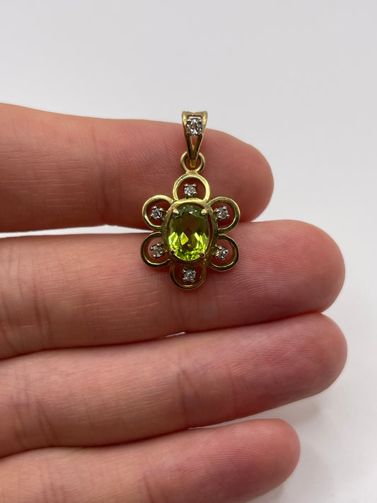 18ct gold peridot and diamond pendant
