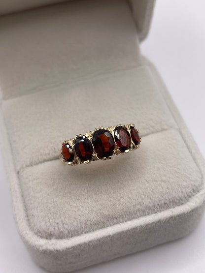 9ct gold garnet ring