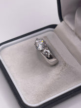 Load image into Gallery viewer, Silver cz ring
