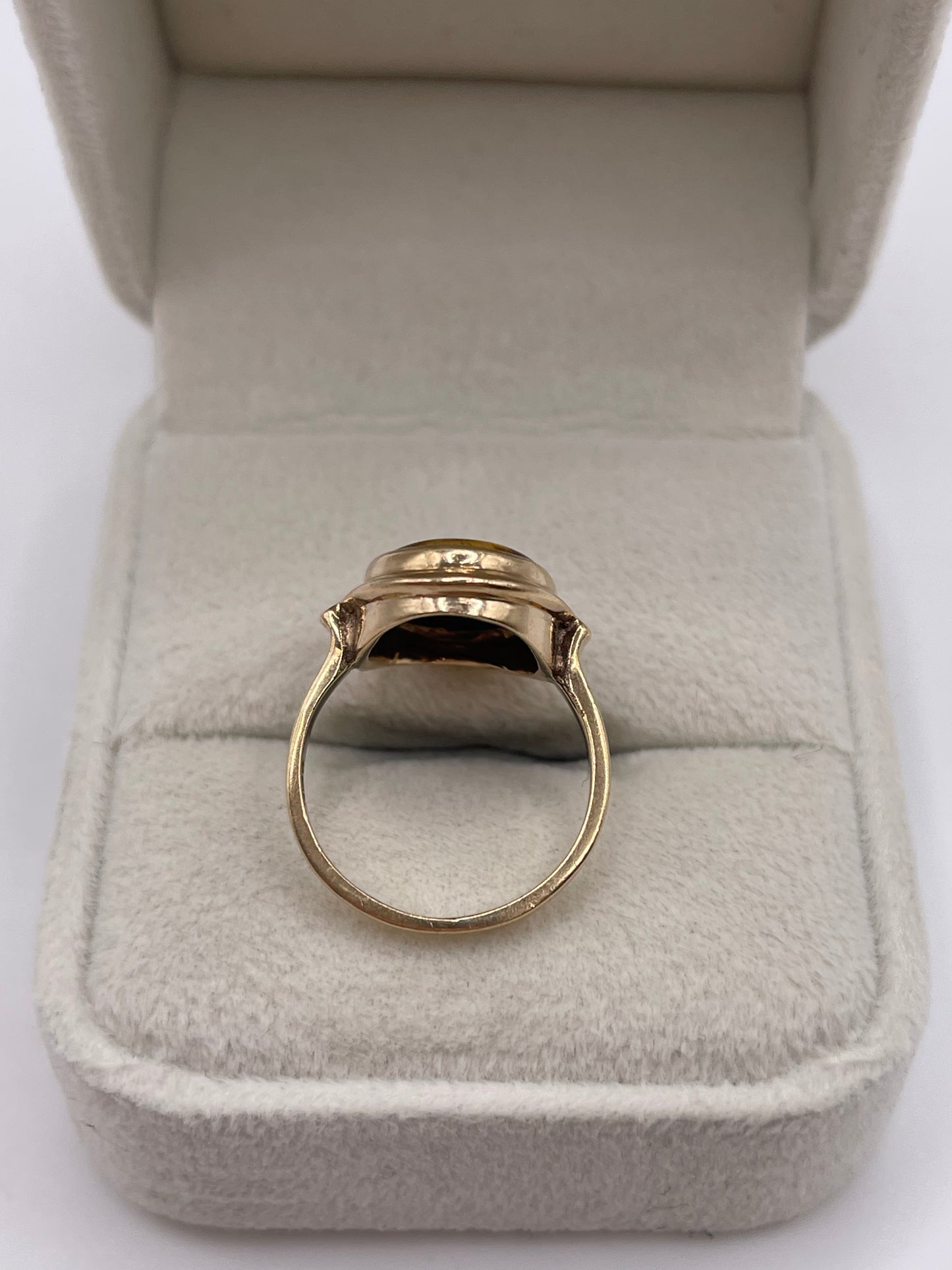 9ct gold tigers eye ring