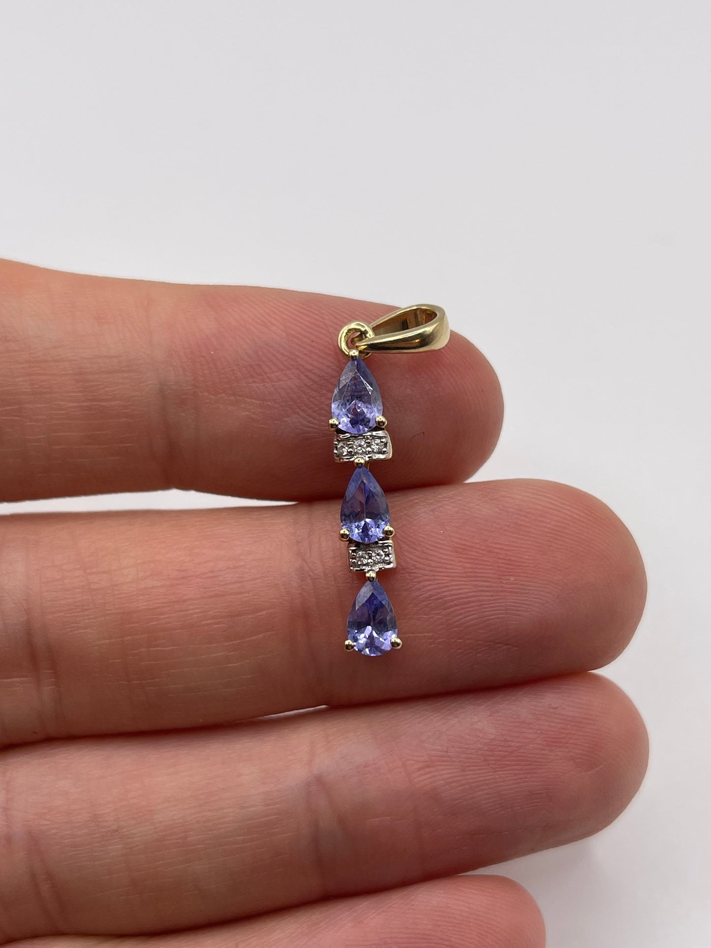 9ct gold tanzanite and diamond pendant