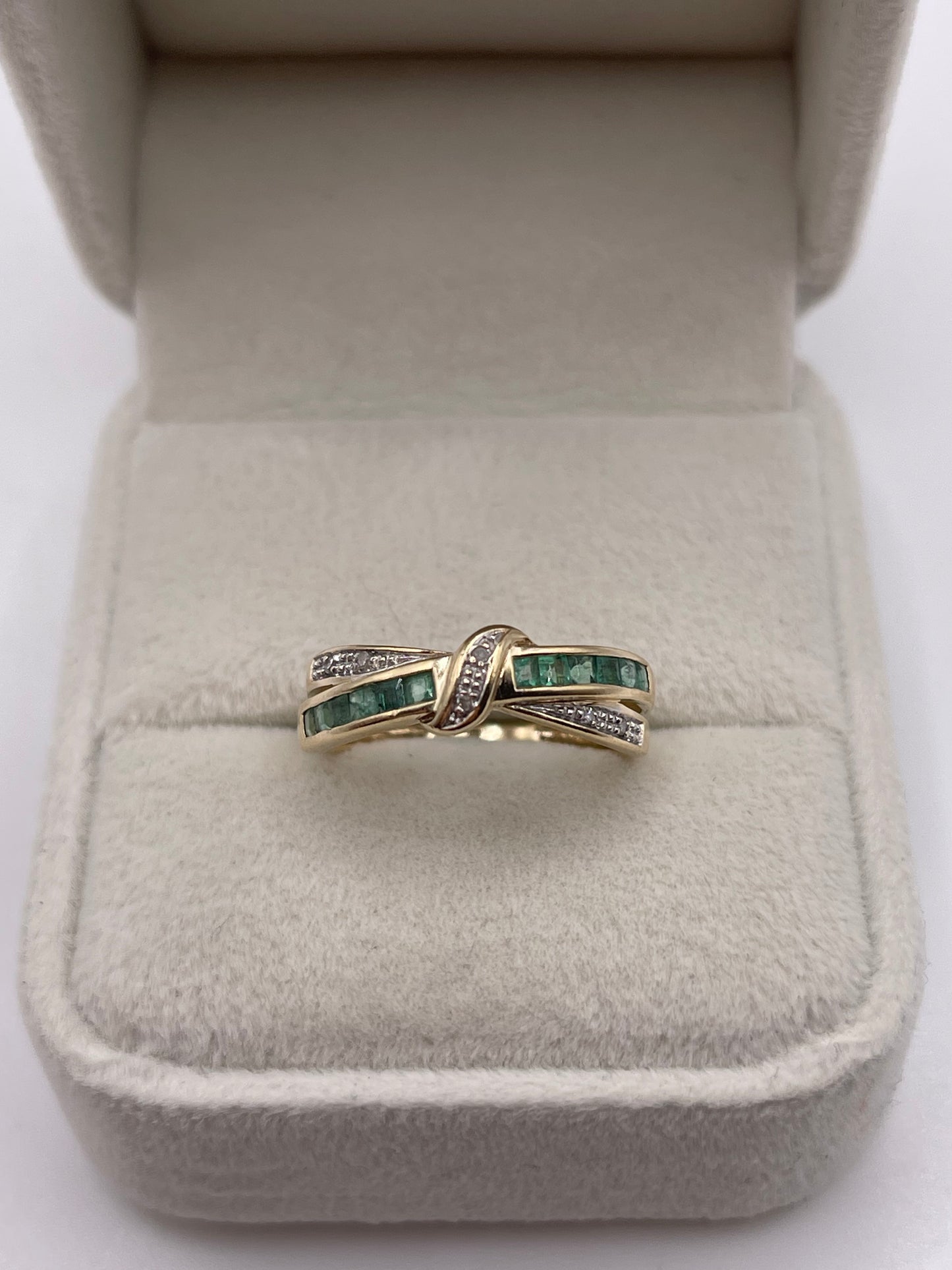 9ct gold emerald and diamond ring