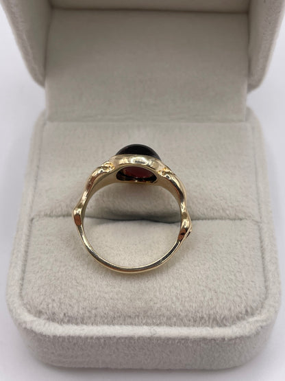 9ct gold cabochon garnet claw ring