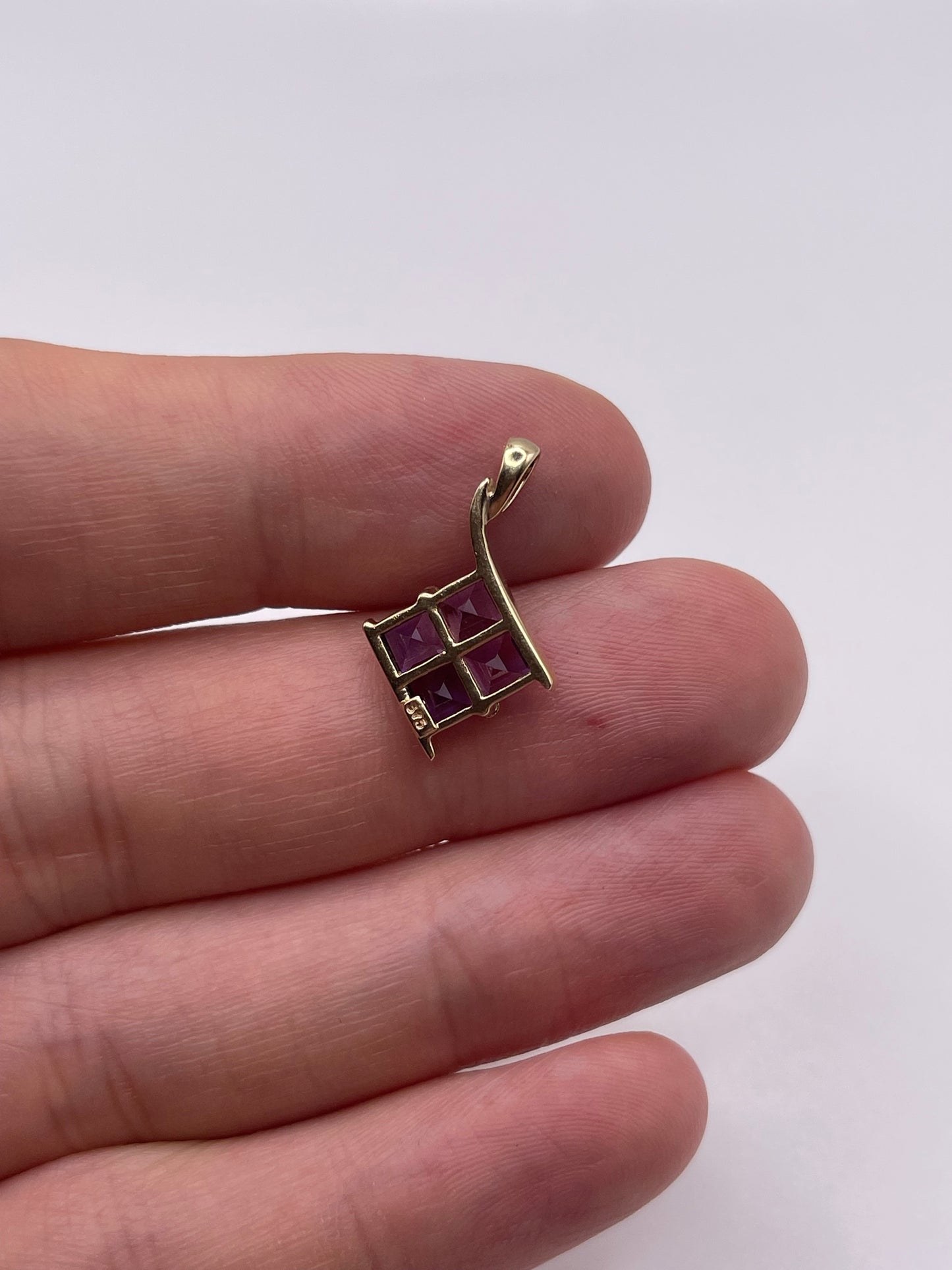 9ct gold amethyst pendant