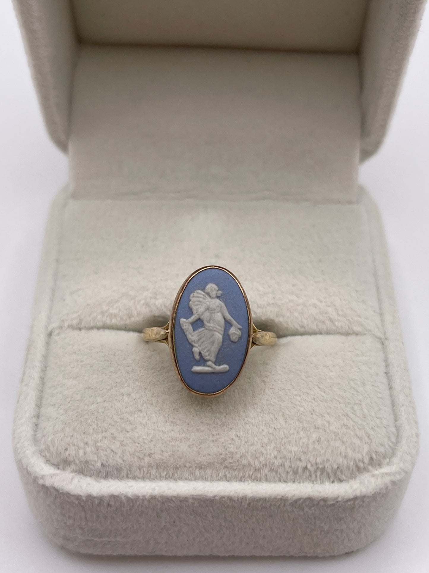 9ct gold Wedgwood cameo ring