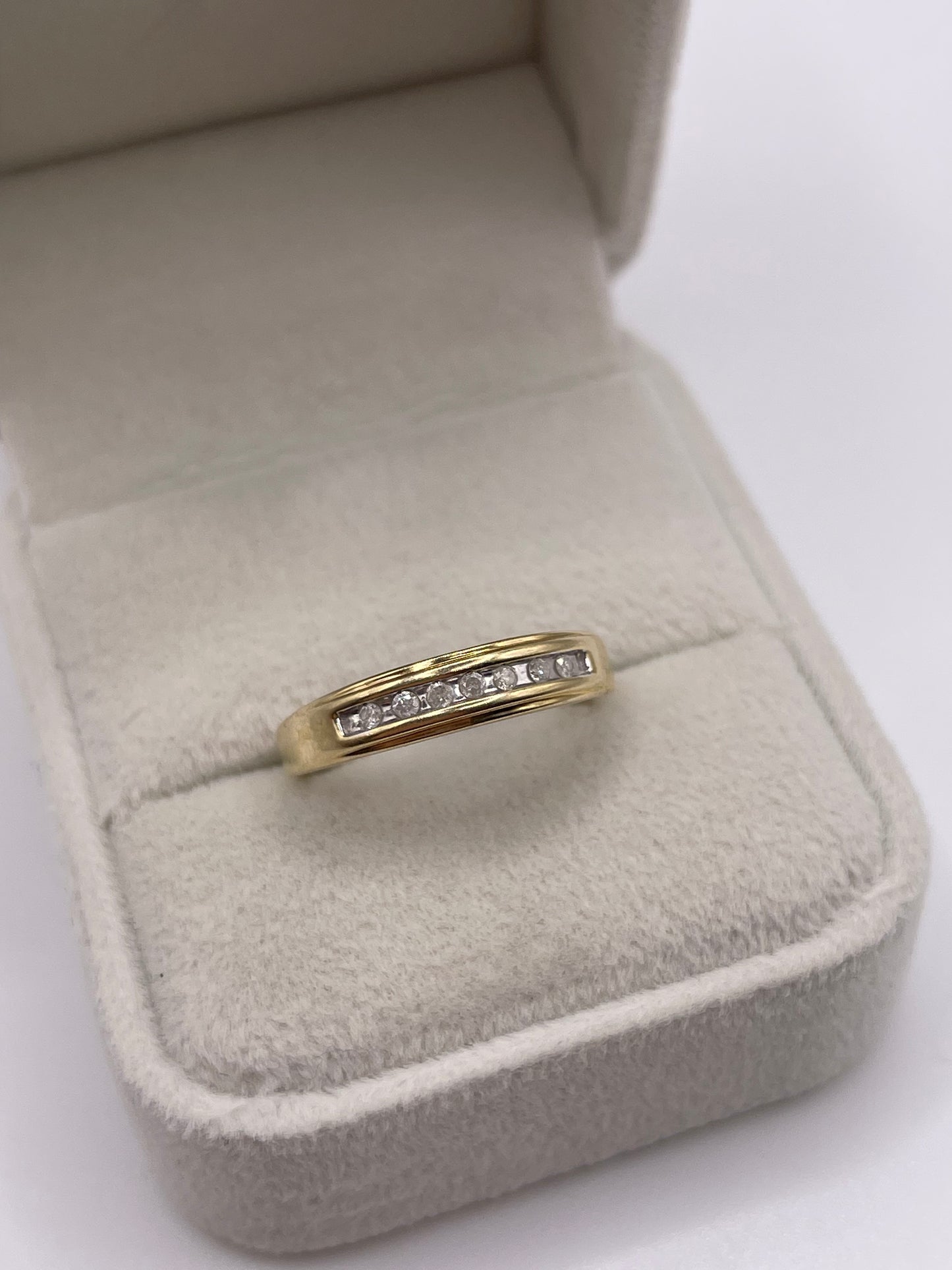9ct gold diamond ring