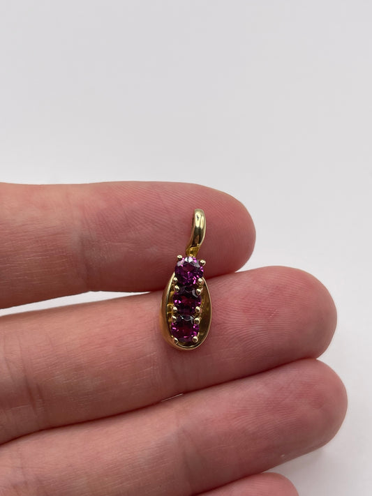 9ct gold garnet pendant