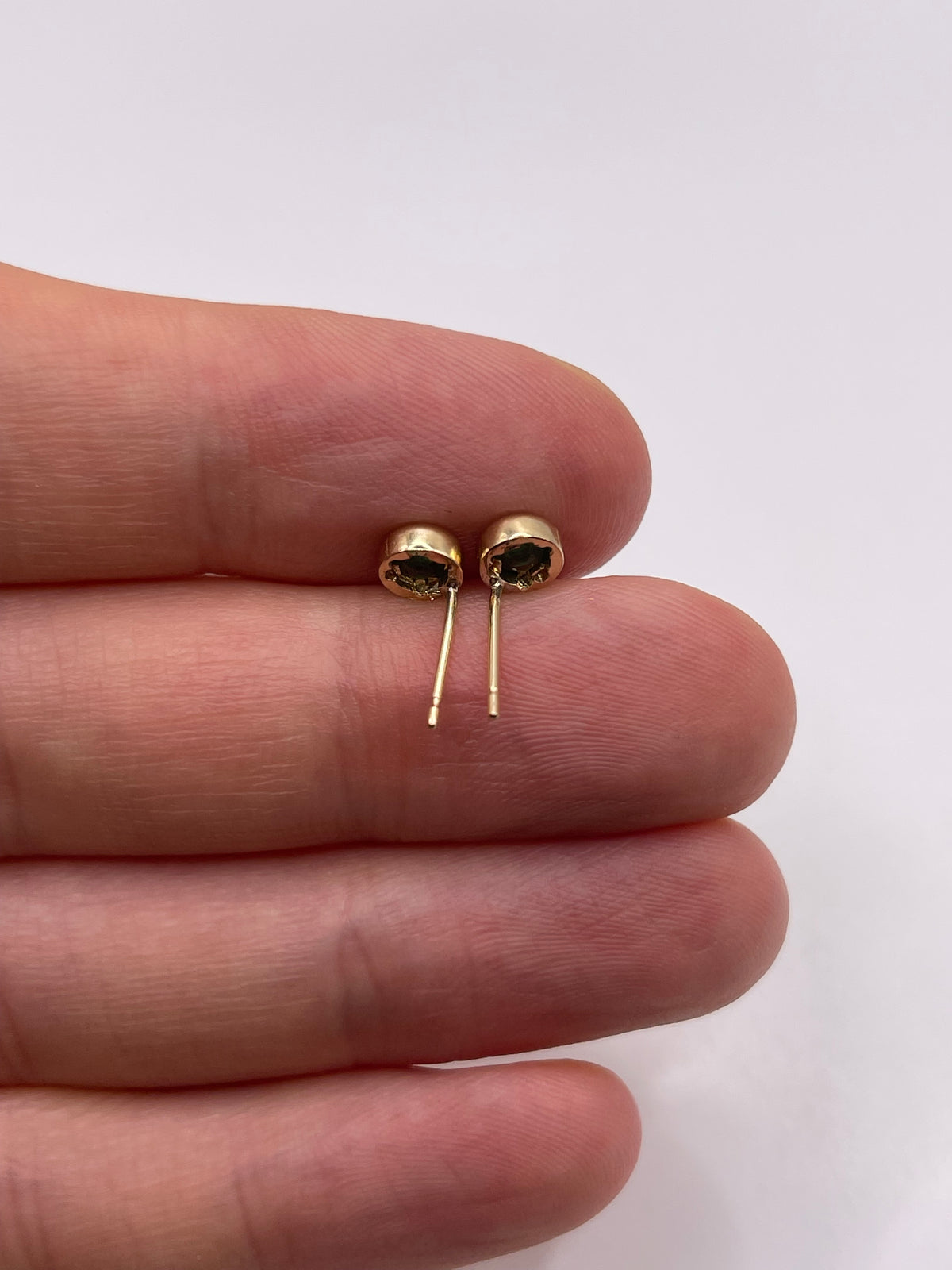 9ct gold emerald earrings
