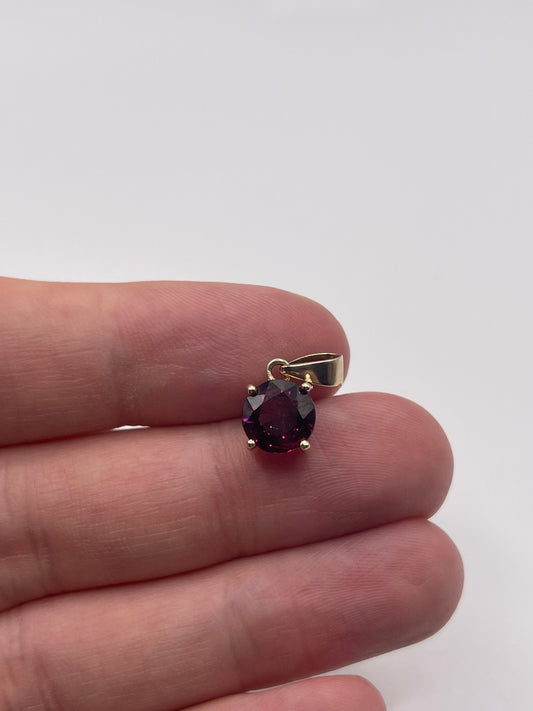 9ct gold garnet pendant