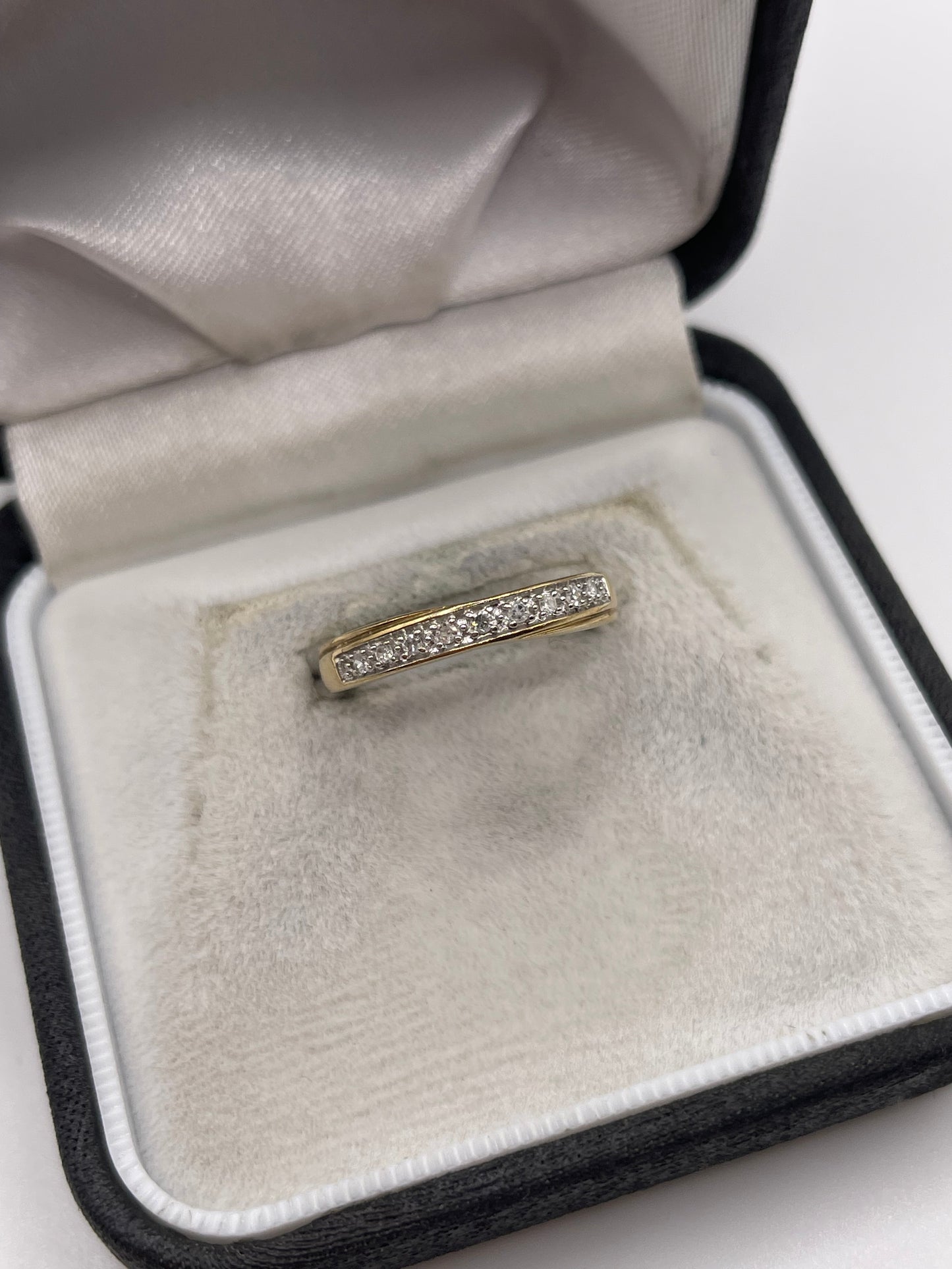 9ct gold diamond ring