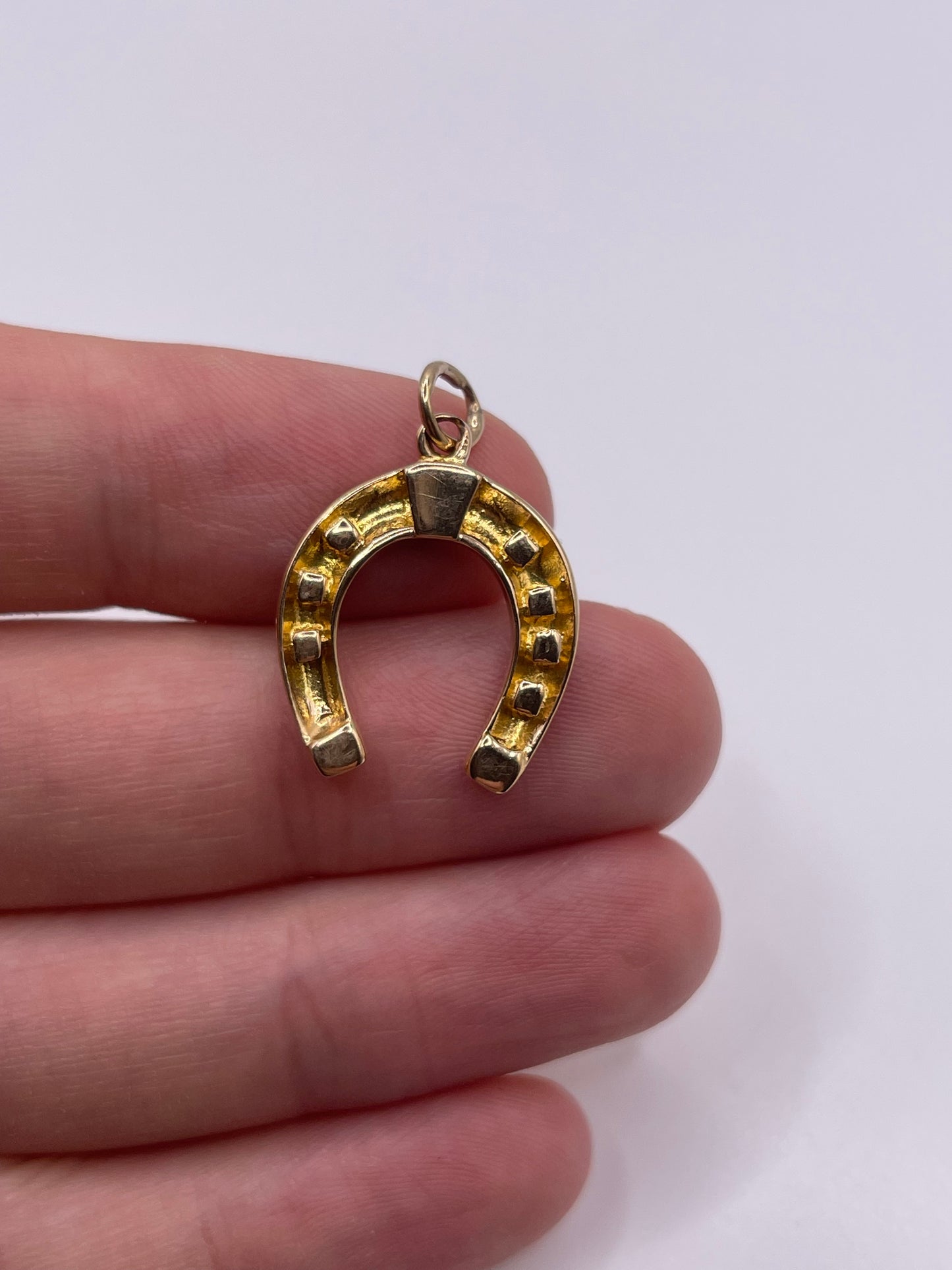 9ct gold horseshoe charm