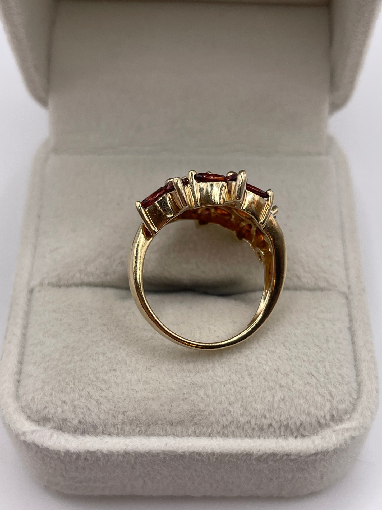 9ct gold garnet and diamond ring