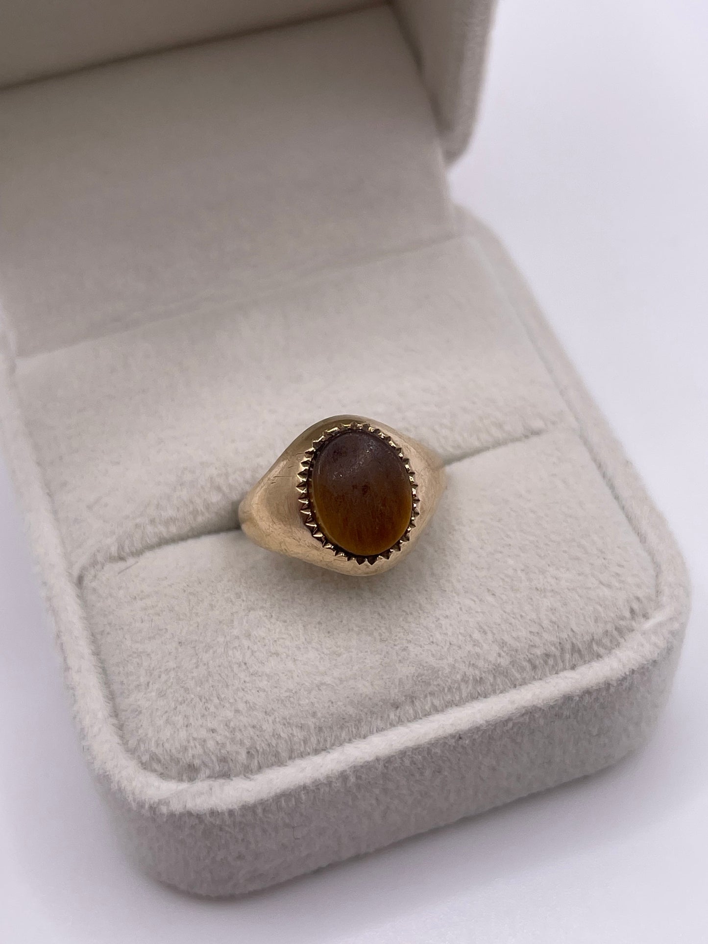 9ct gold tigers eye signet ring