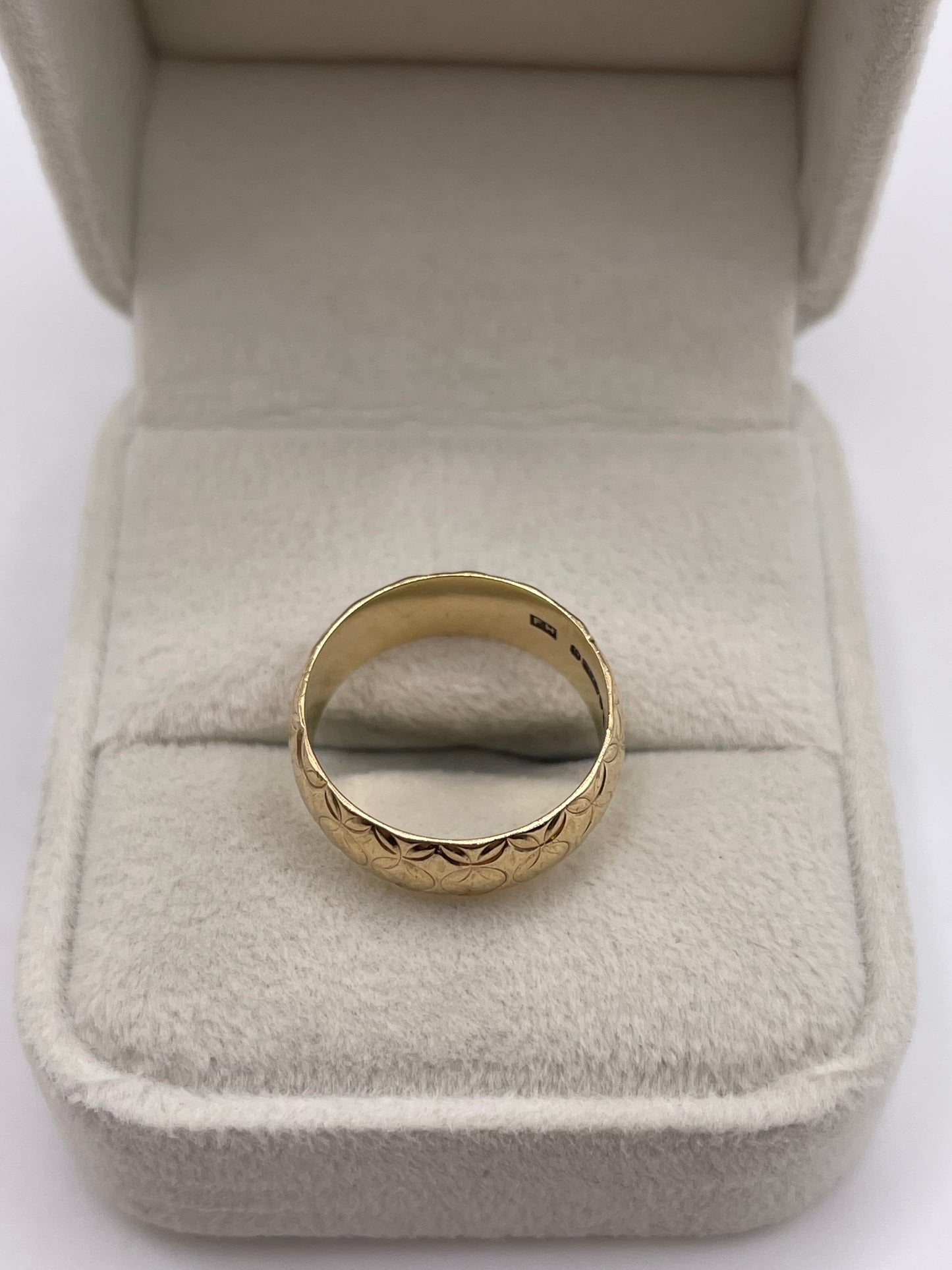 9ct gold patterned band