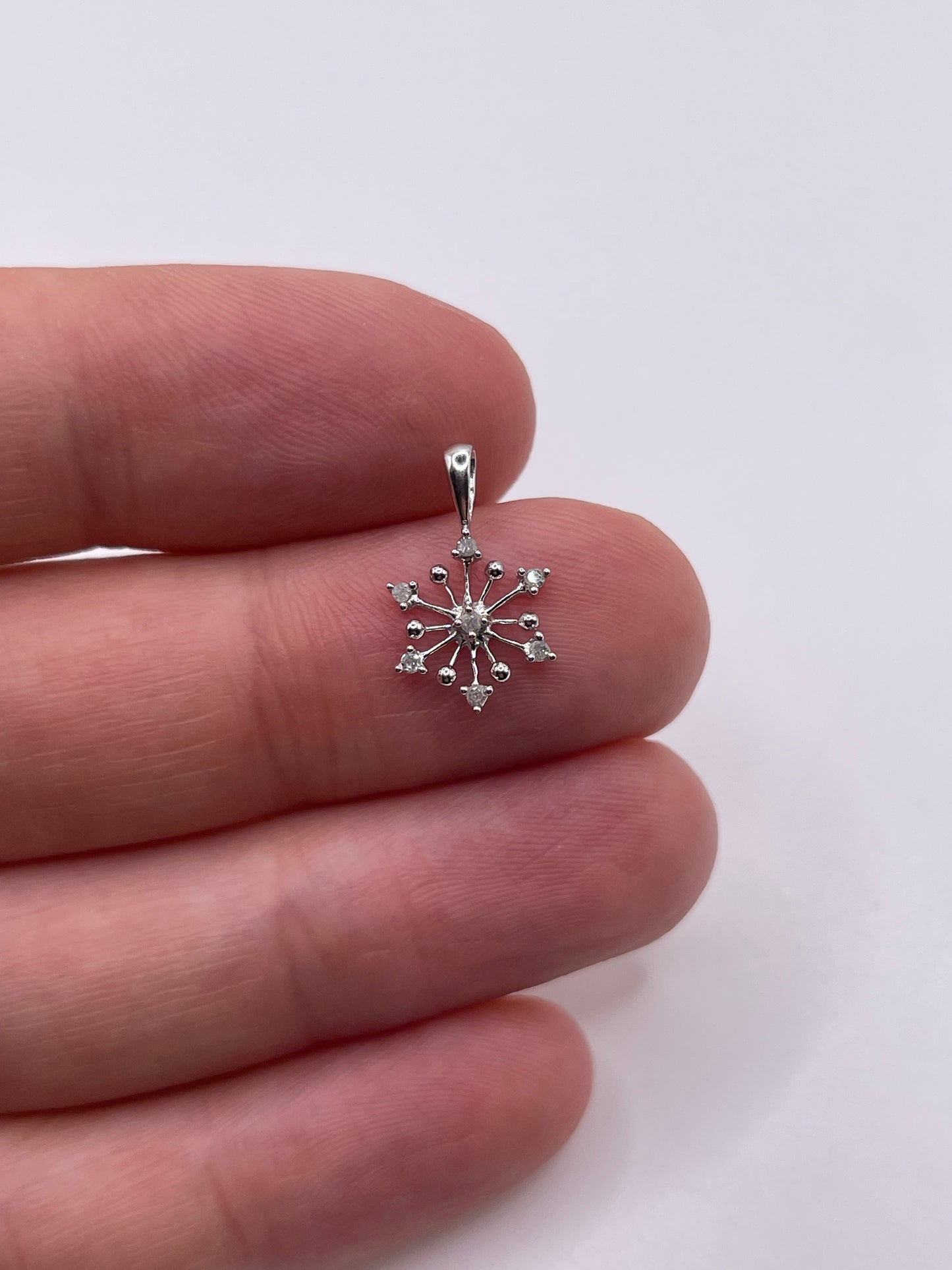 9ct white gold diamond pendant