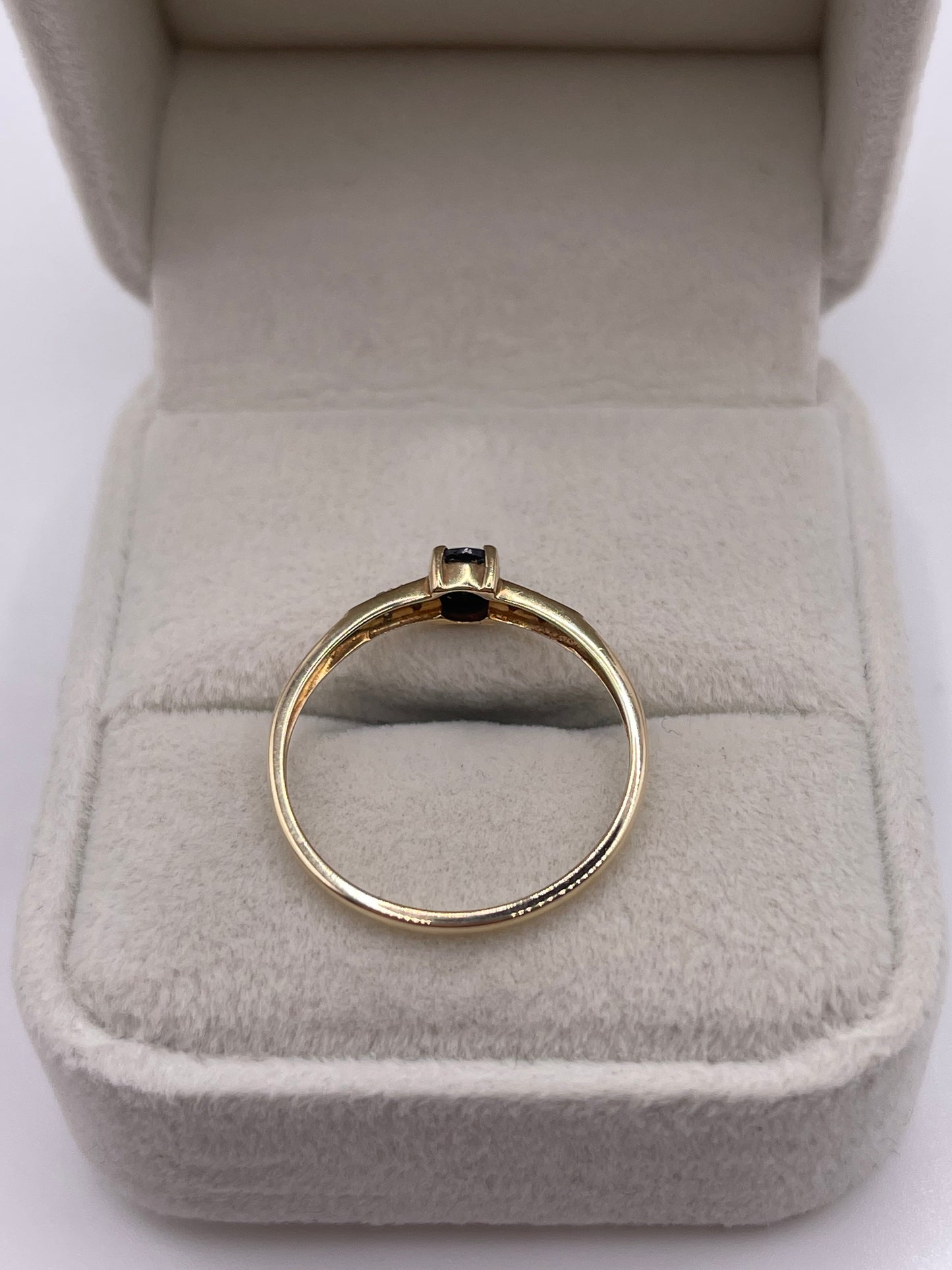 9ct gold sapphire and diamond ring