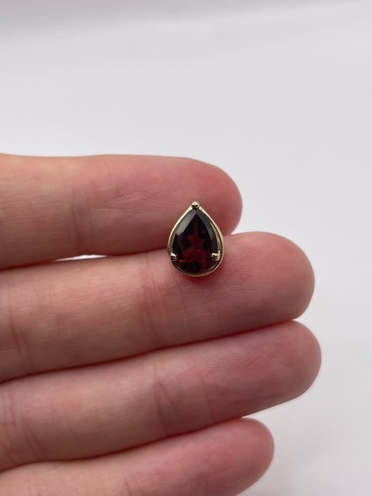 9ct gold garnet pendant