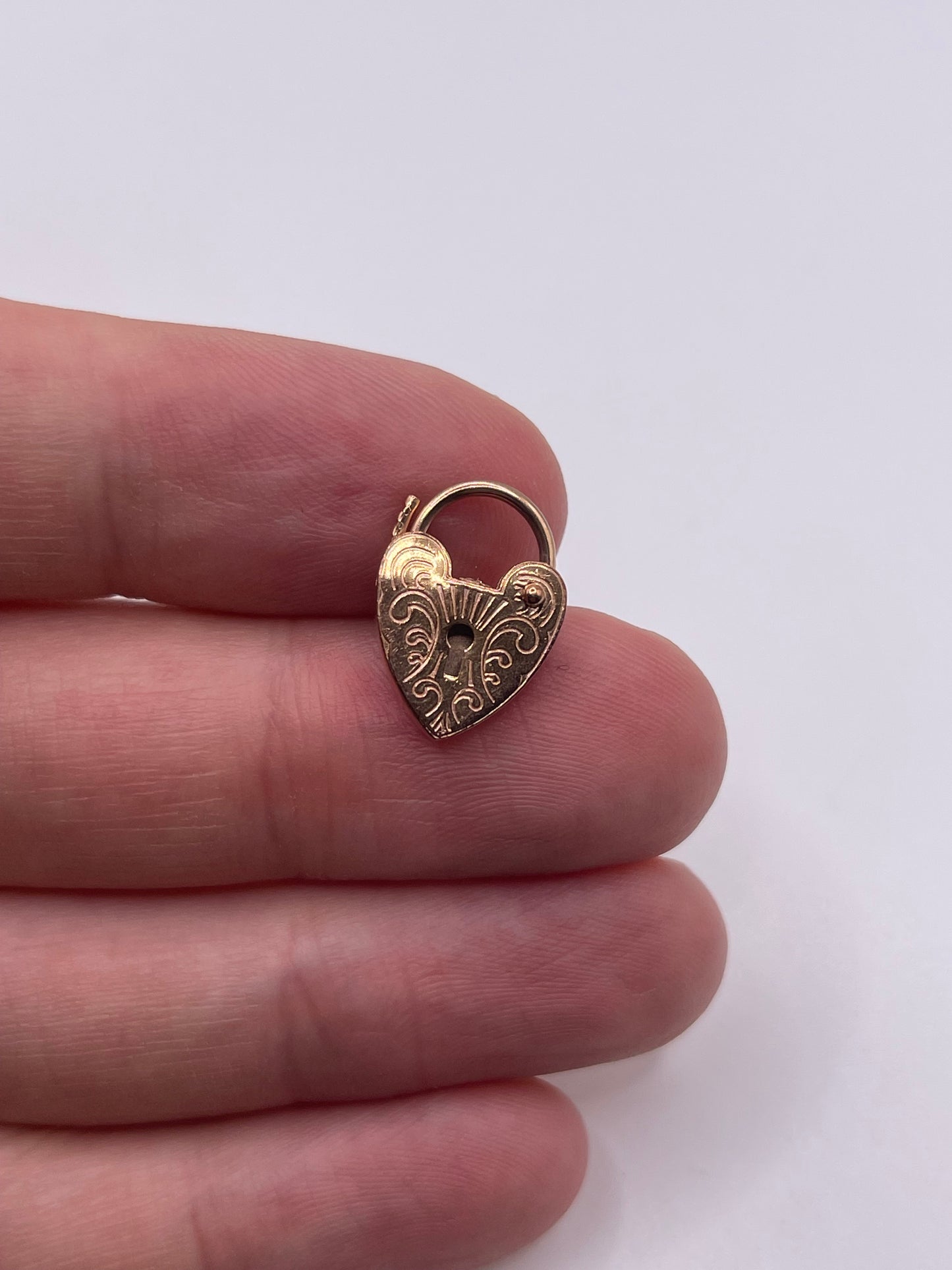 9ct rose gold engraved padlock 4