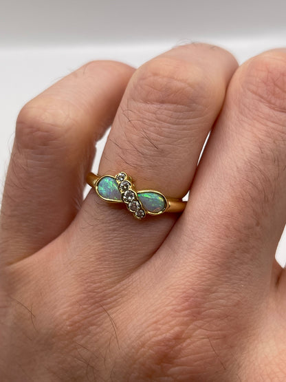 18ct gold opal and diamond ring