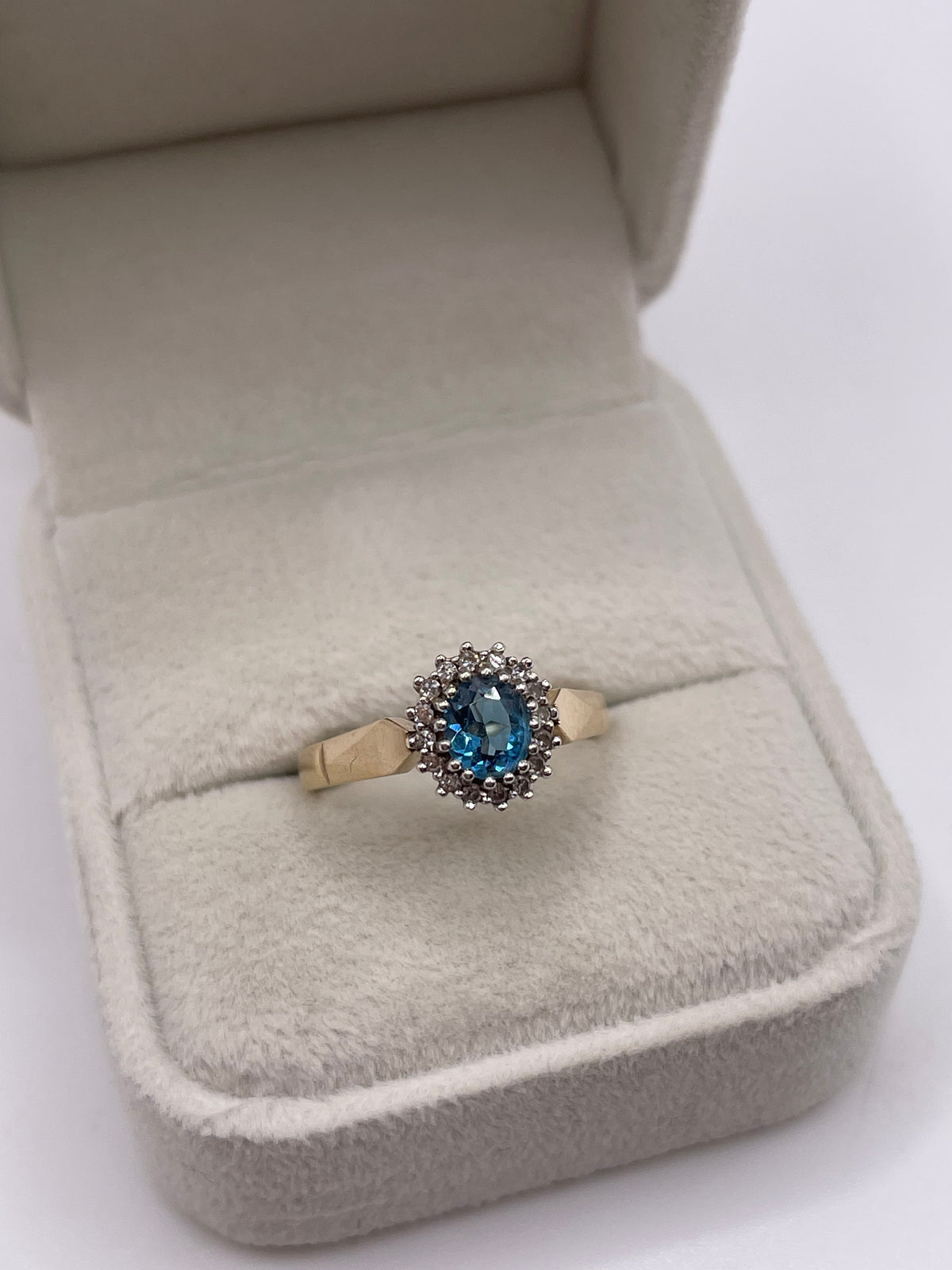 9ct gold topaz and diamond ring