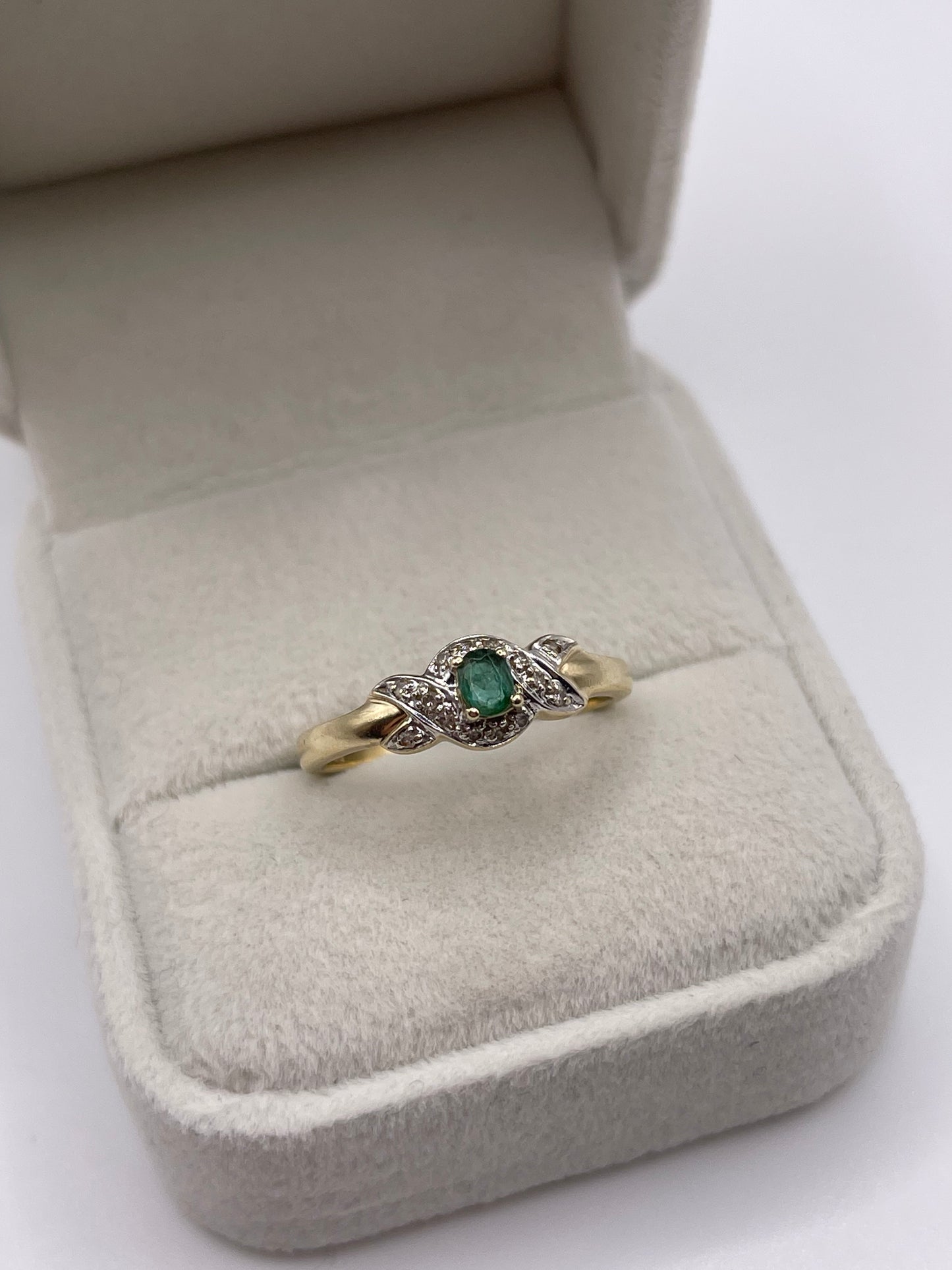 9ct gold emerald and diamond ring