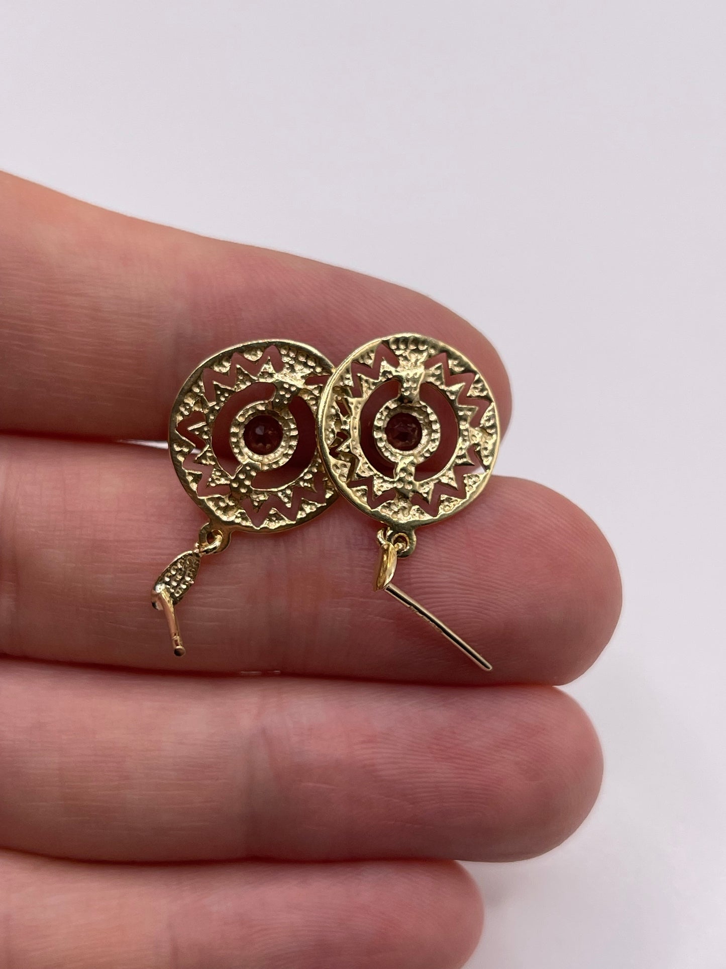 9ct gold garnet earrings