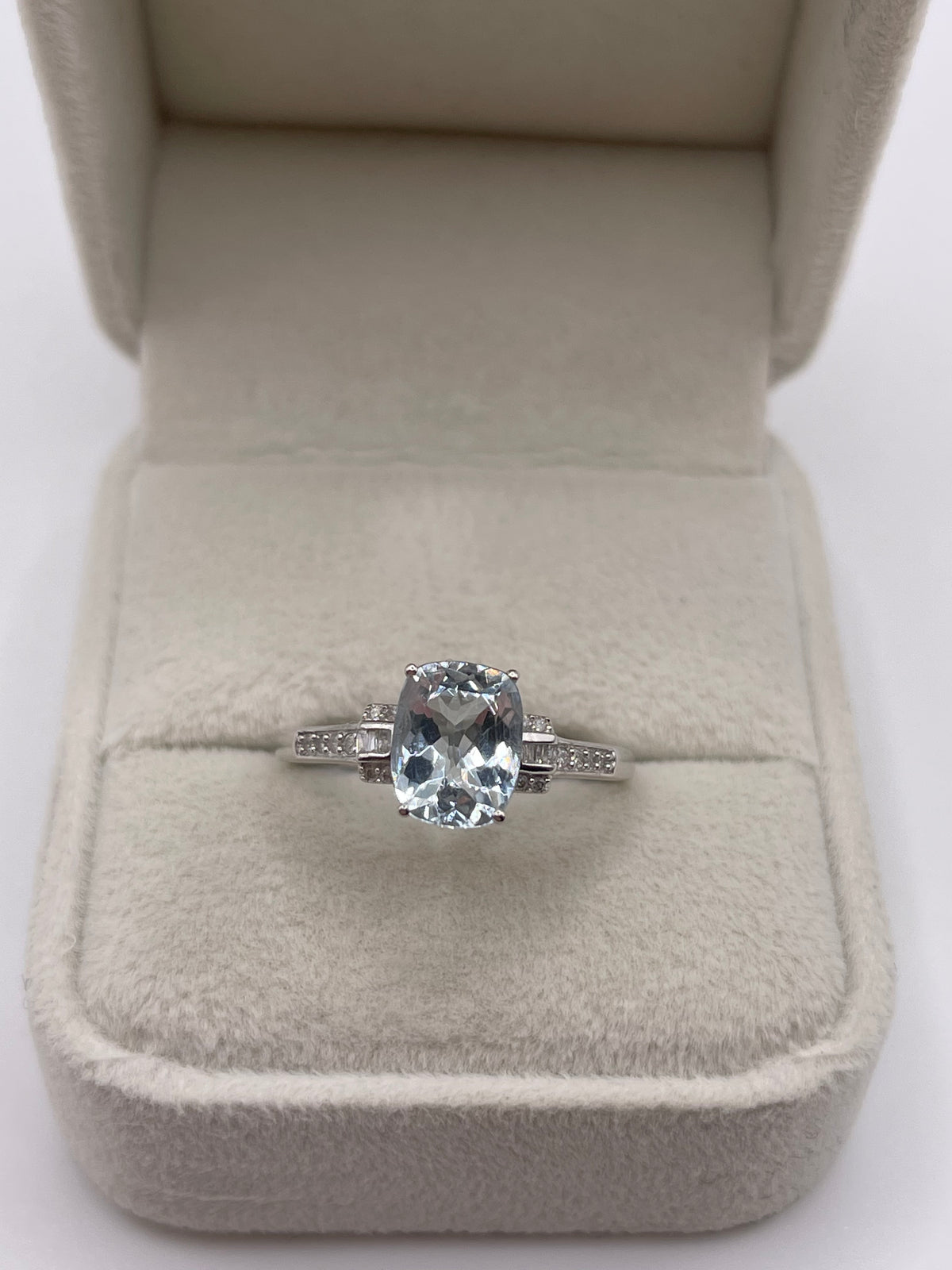 9ct gold aquamarine and diamond ring