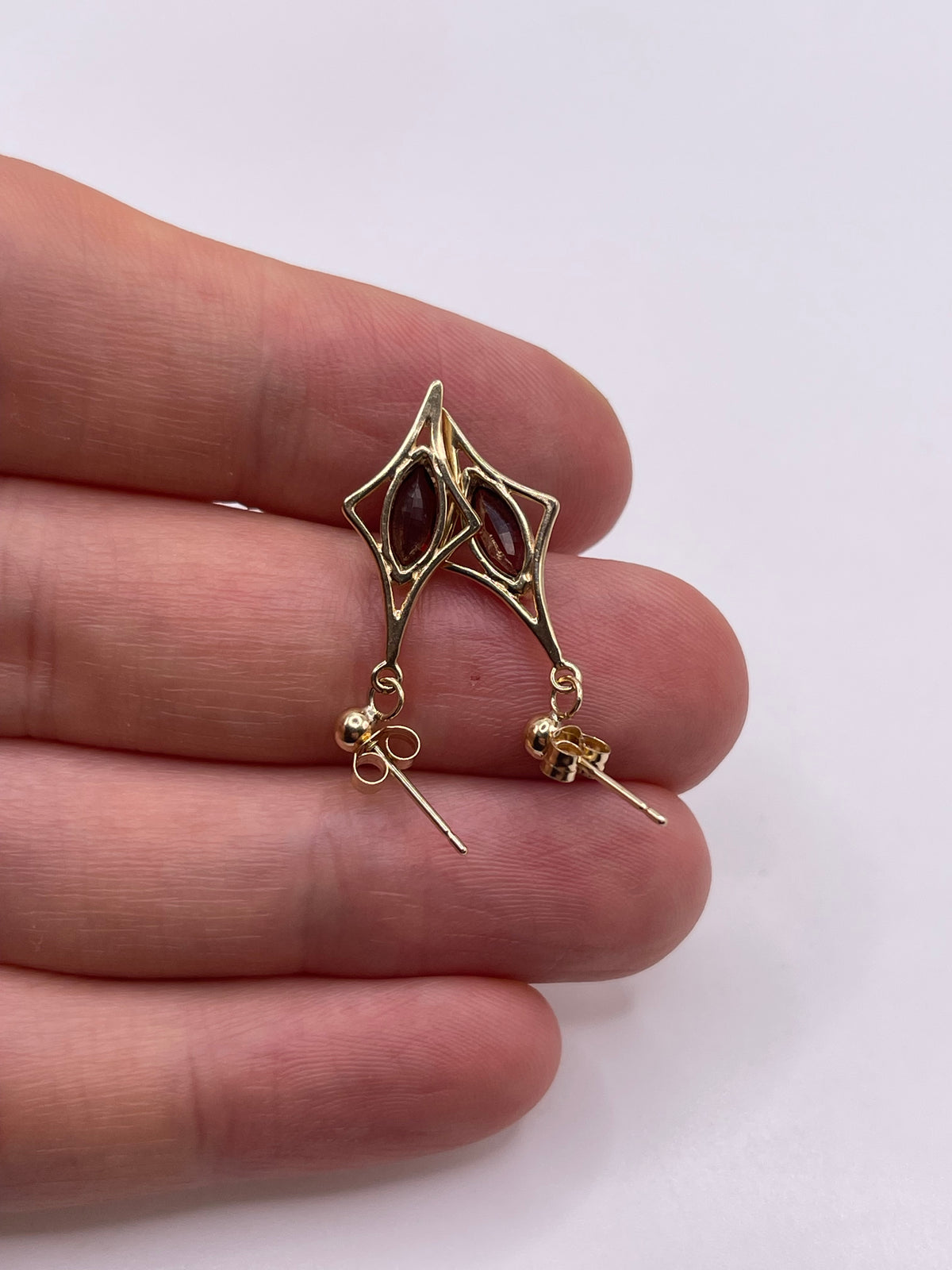 9ct gold garnet earrings