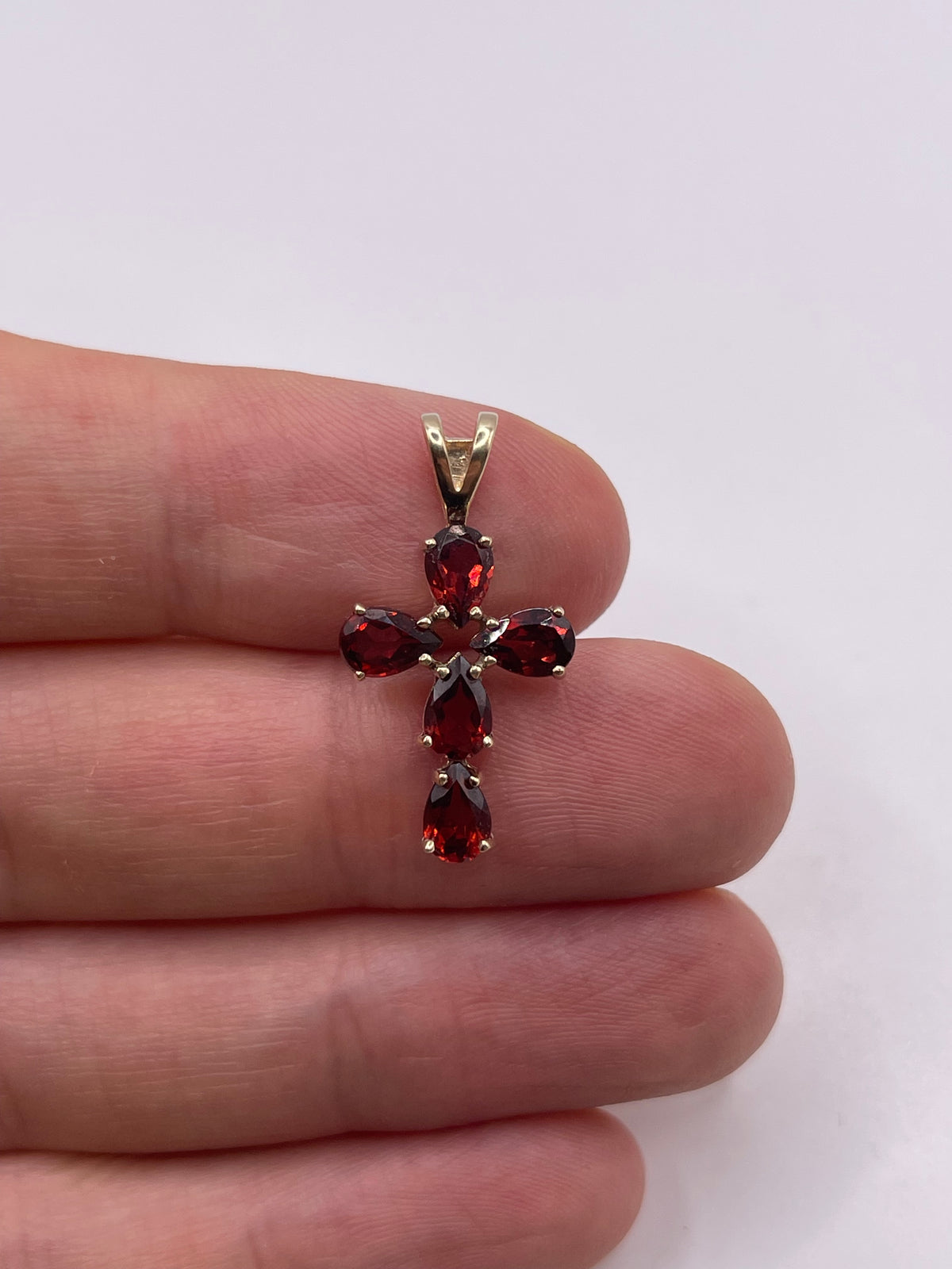 9ct gold garnet cross pendant