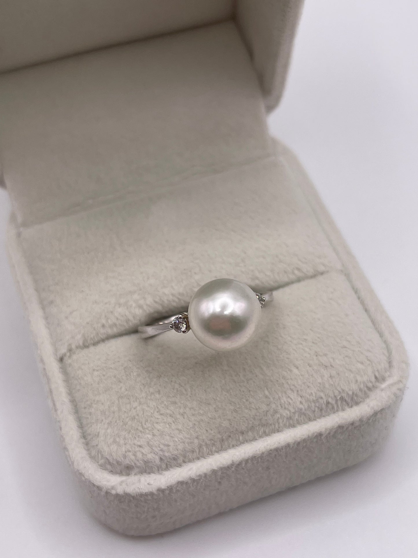 9ct white gold pearl and diamond ring
