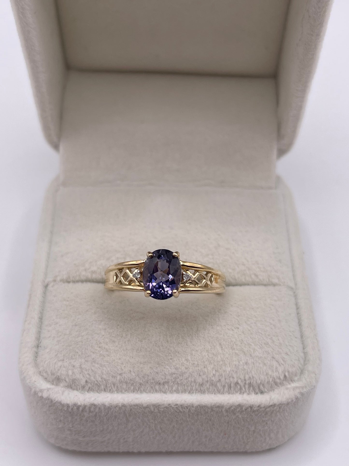9ct gokd iolite and diamond ring