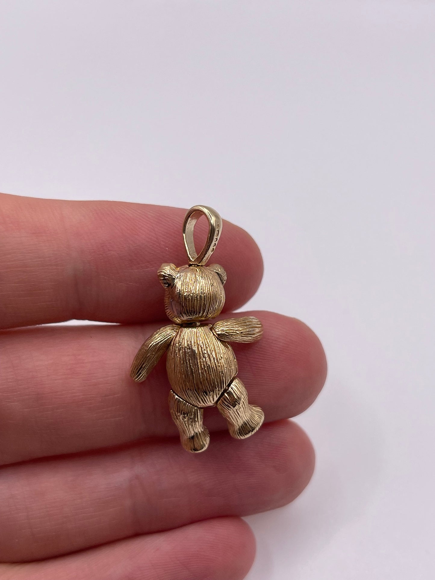 9ct gold articulated bear pendant