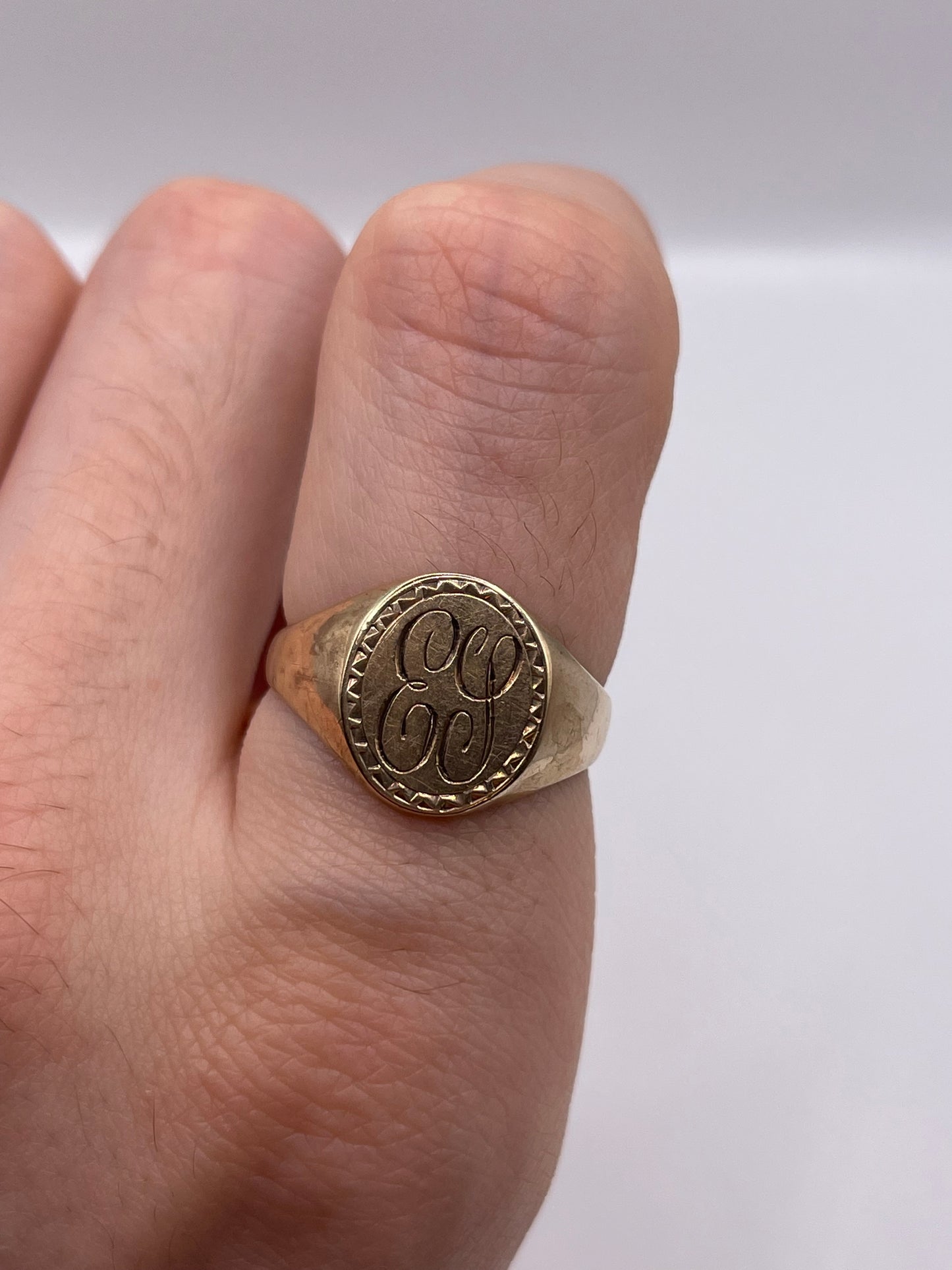 9ct gold initial signet ring
