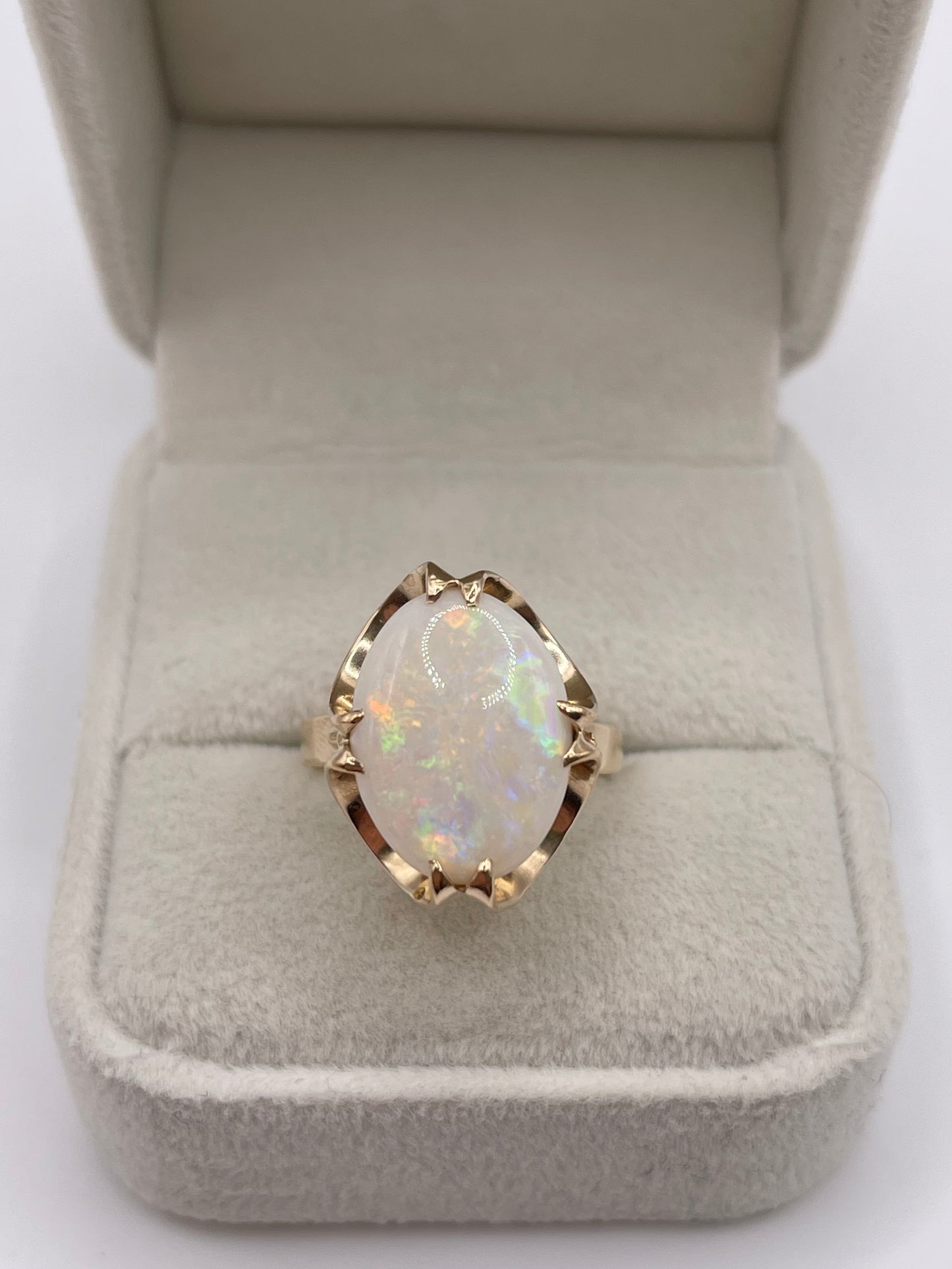 9ct gold opal ring