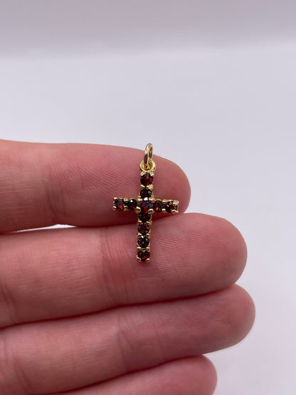 9ct gold garnet cross pendant