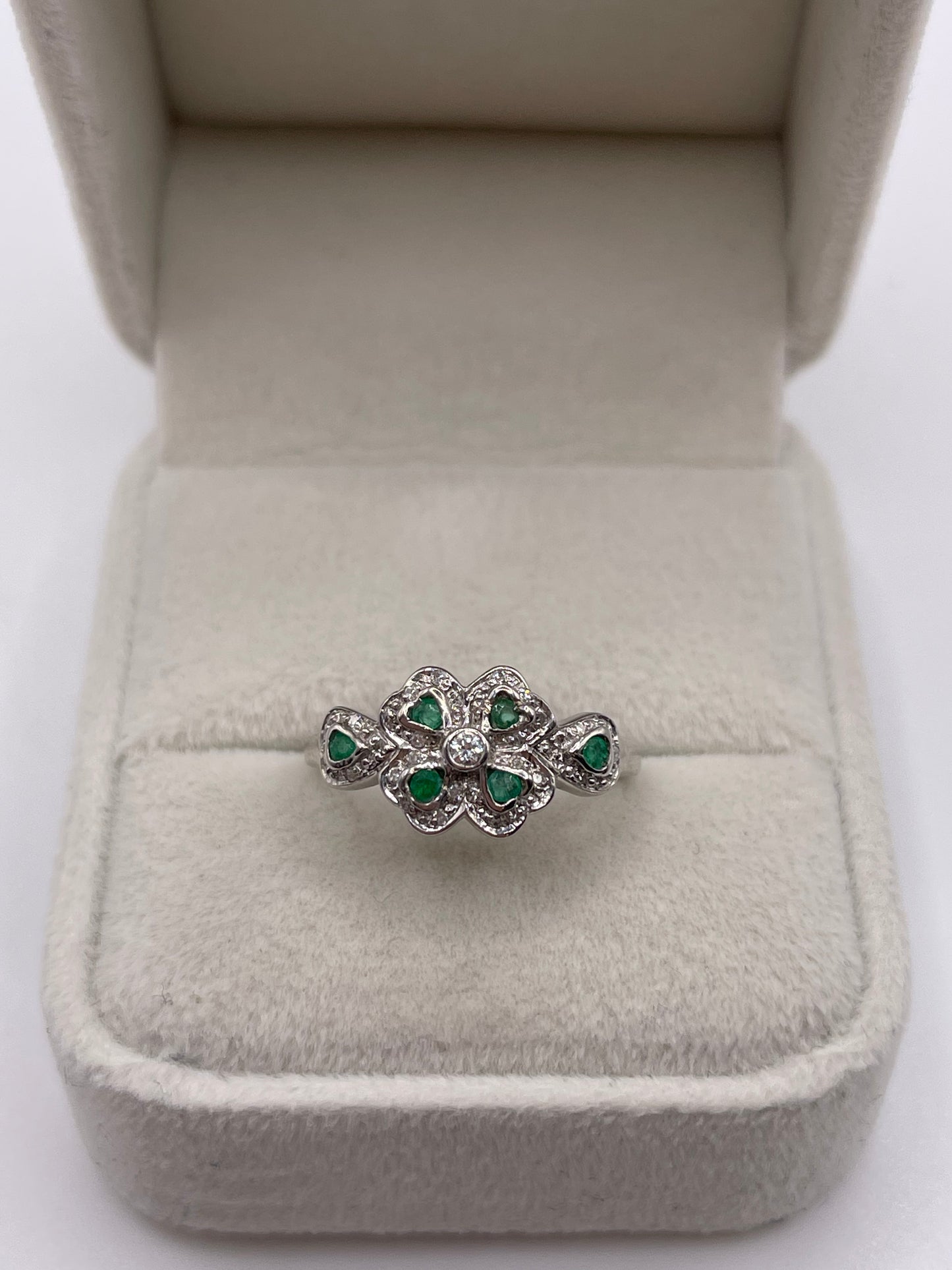 9ct white gold emerald and diamomd clover ring