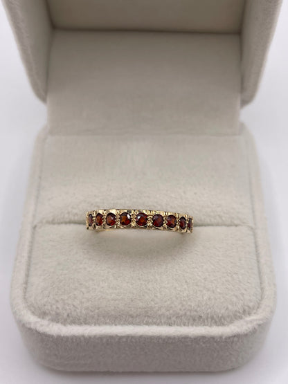 9ct gold garnet ring